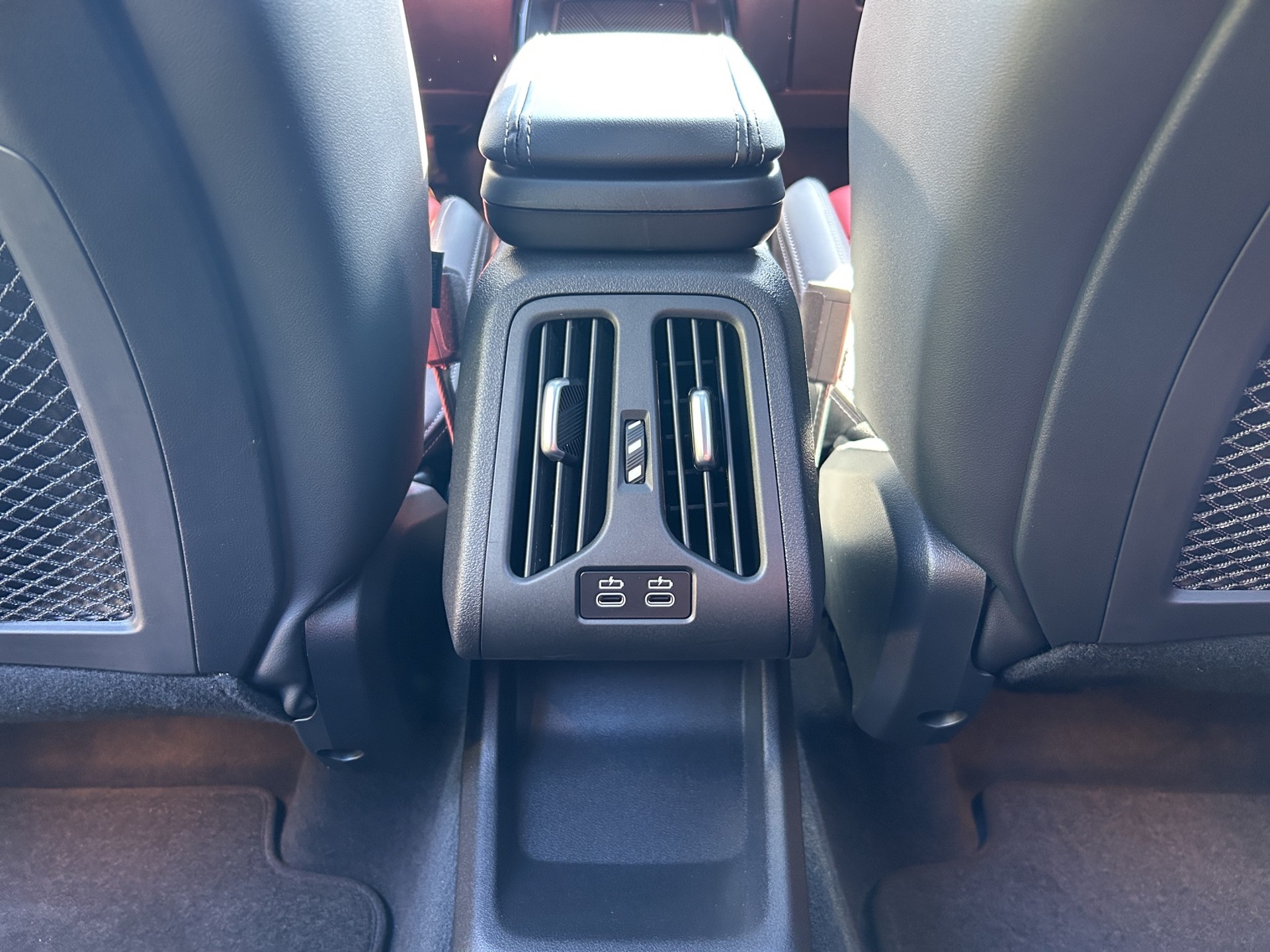 BMW X1 xDrive M35i-image-16
