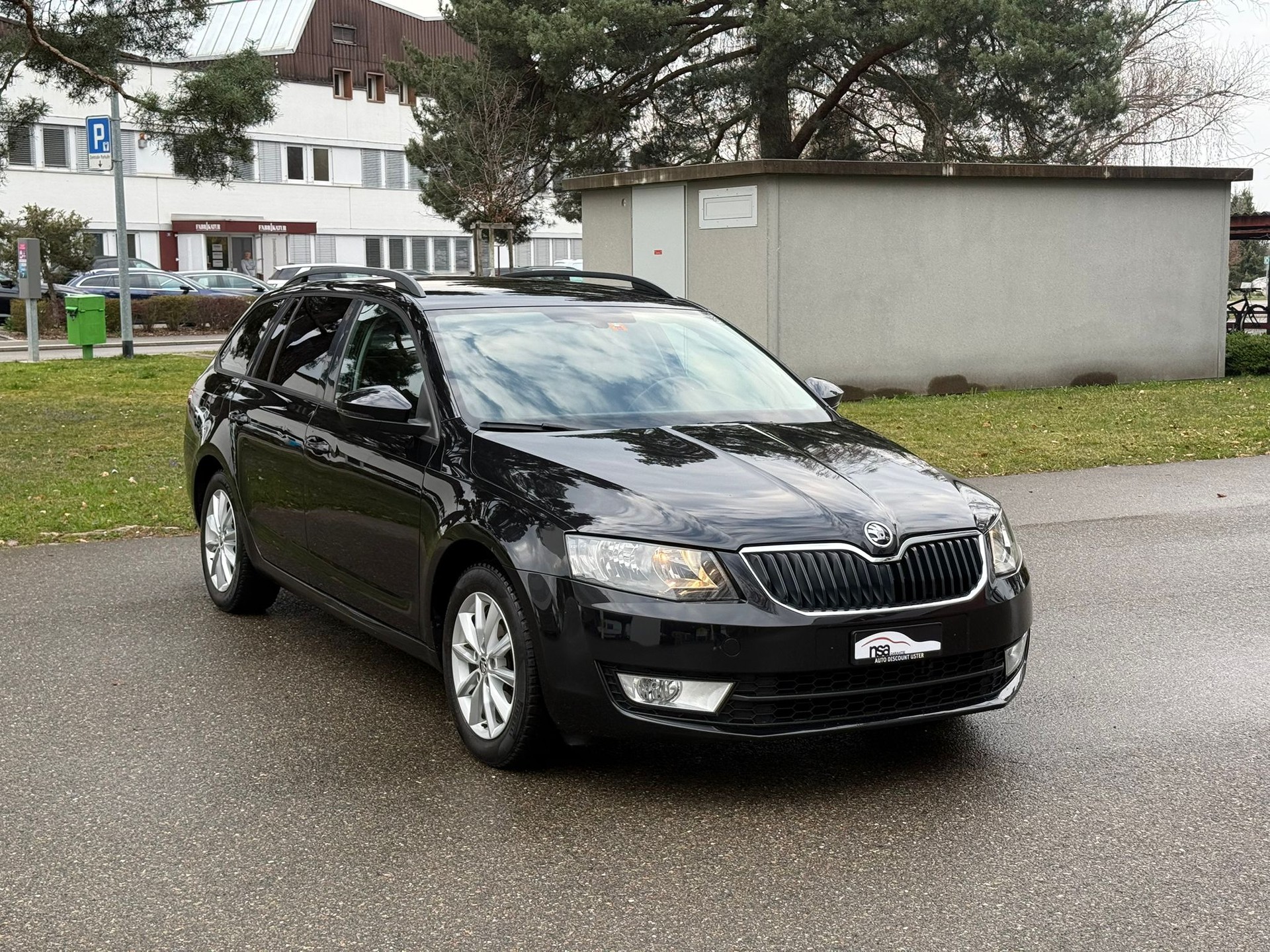 SKODA Octavia Combi 2.0 TDI Elegance 4x4-image-1