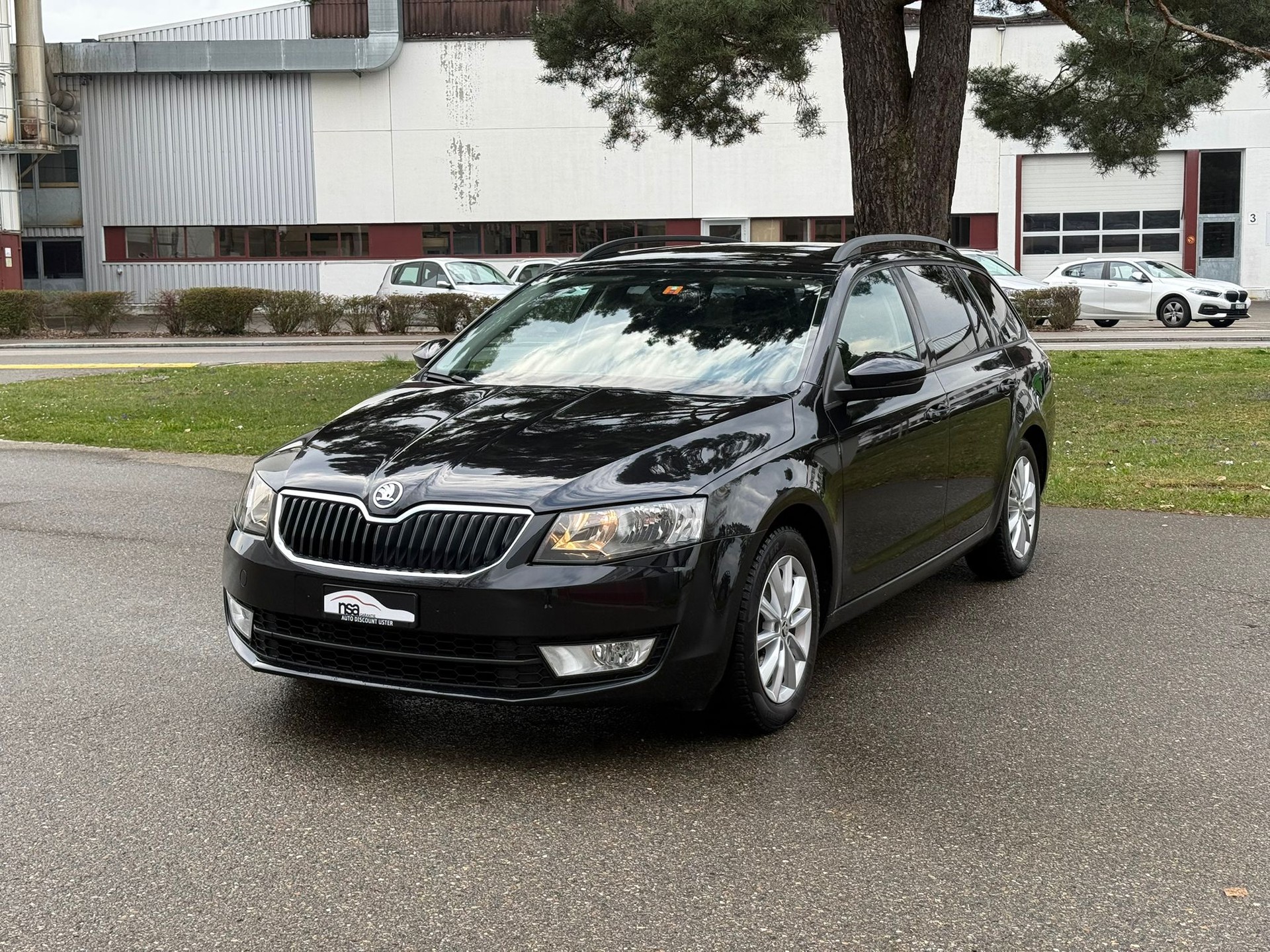 SKODA Octavia Combi 2.0 TDI Elegance 4x4-image-2