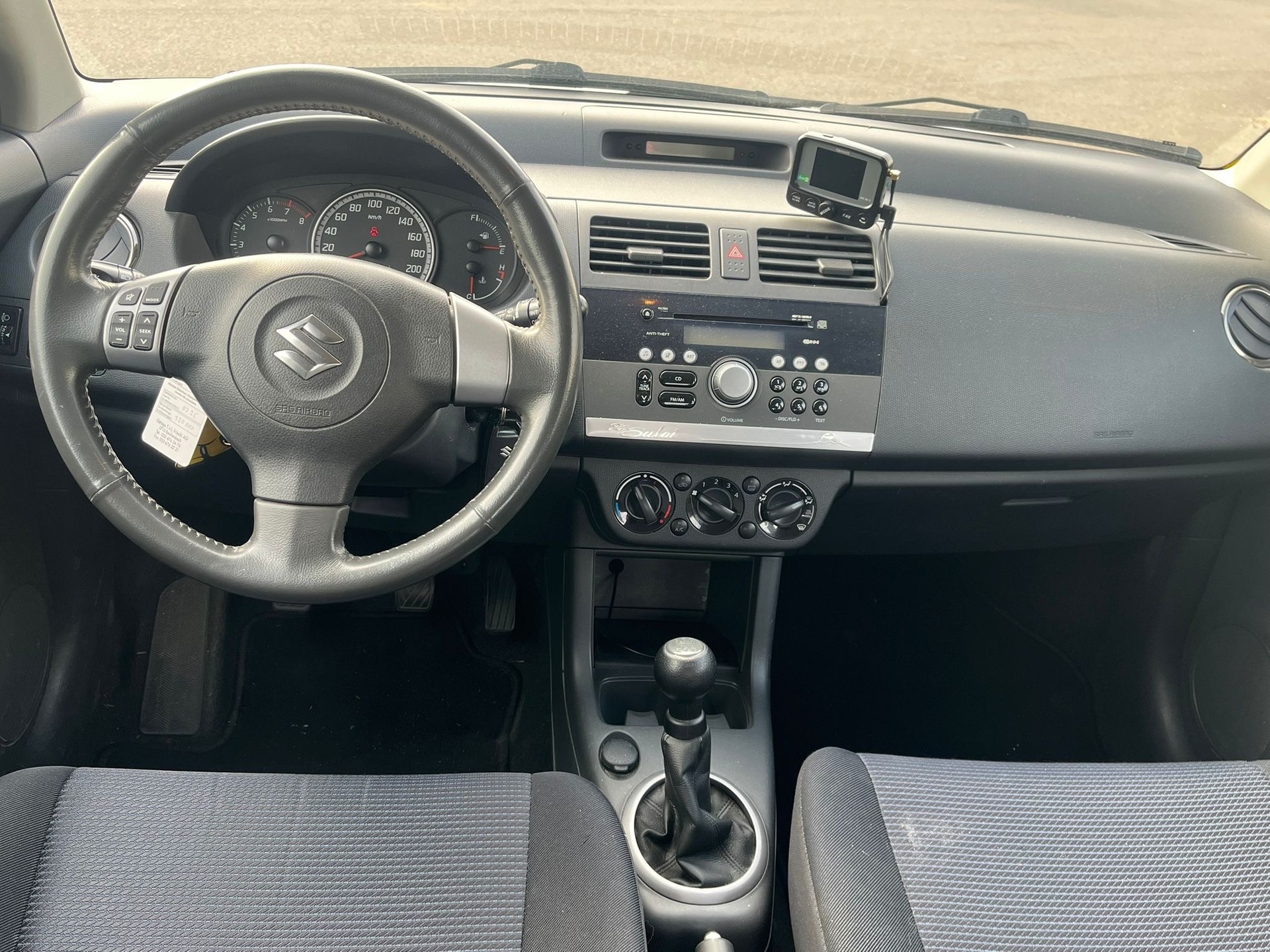 SUZUKI Swift 1.3i 16V GL 4x4-image-7