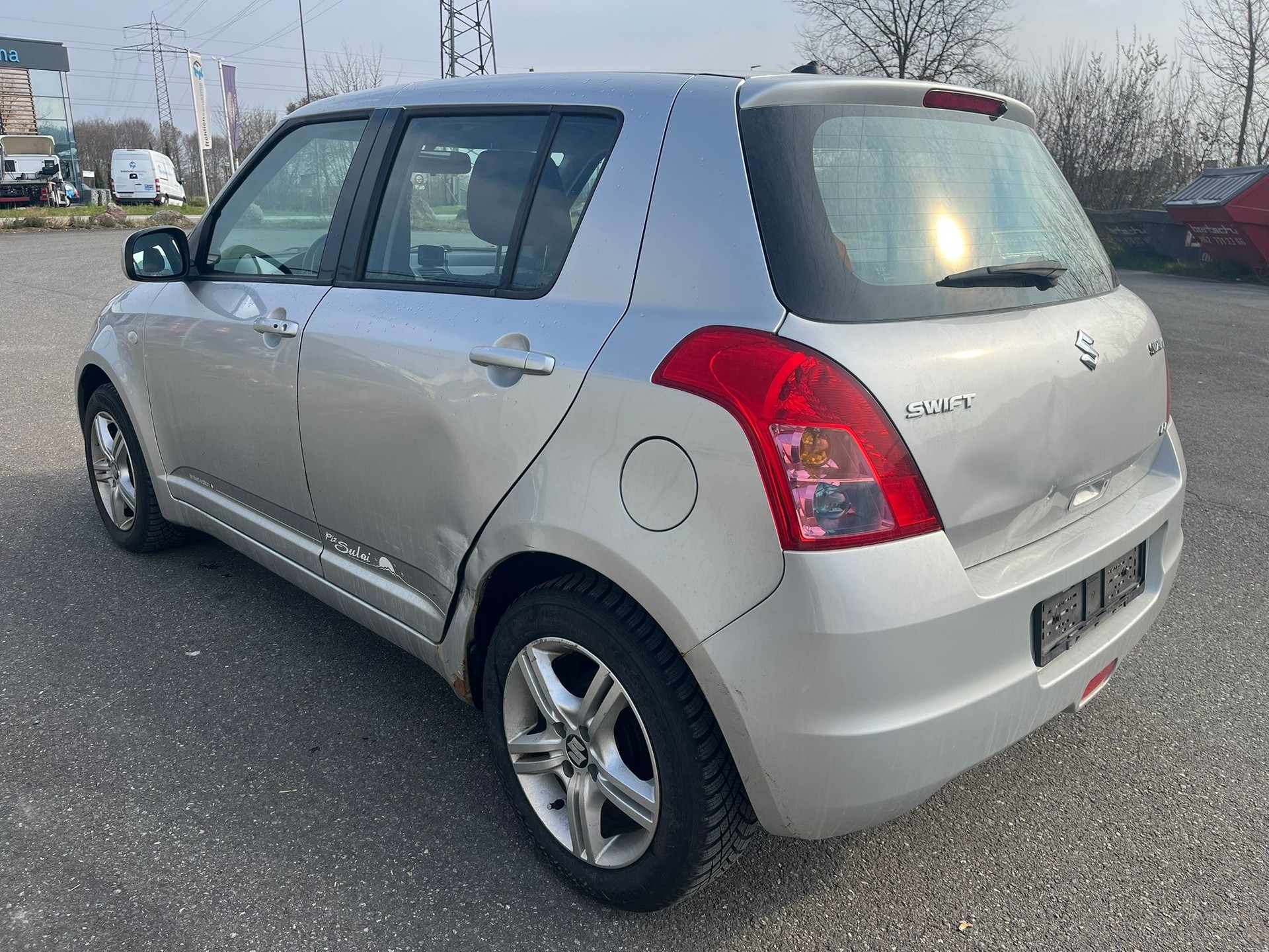 SUZUKI Swift 1.3i 16V GL 4x4-image-4