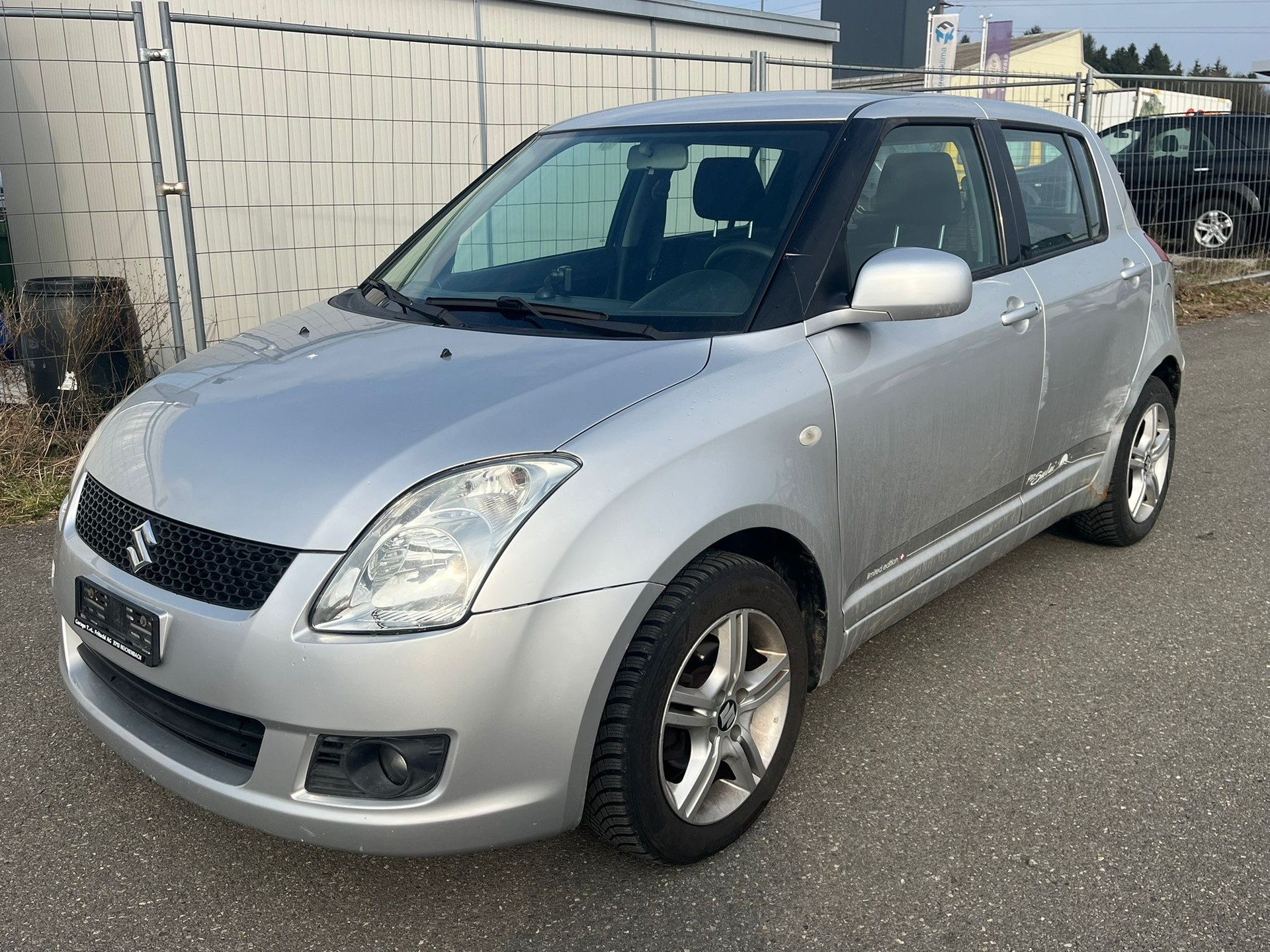 SUZUKI Swift 1.3i 16V GL 4x4-image-2