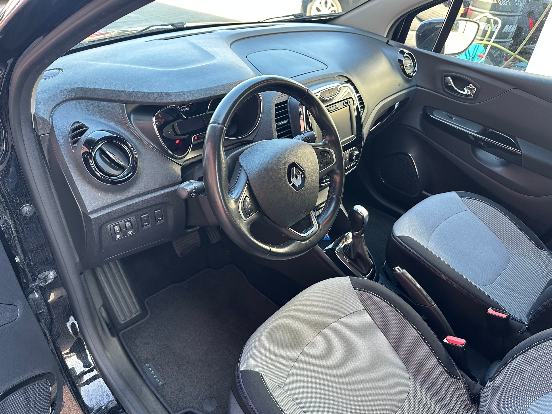 RENAULT Captur 1.5 dCi Privilège EDC-image-8