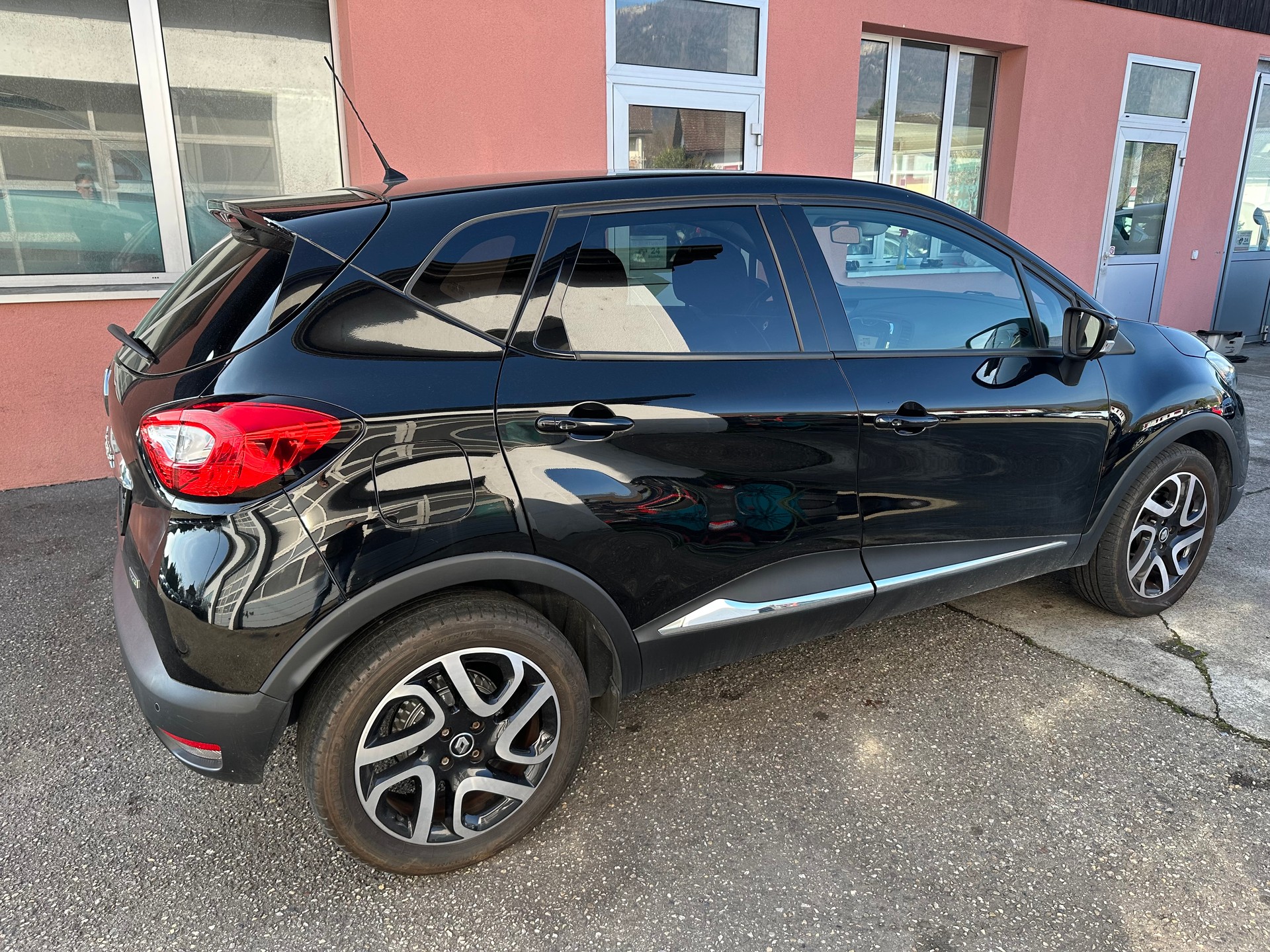 RENAULT Captur 1.5 dCi Privilège EDC-image-2