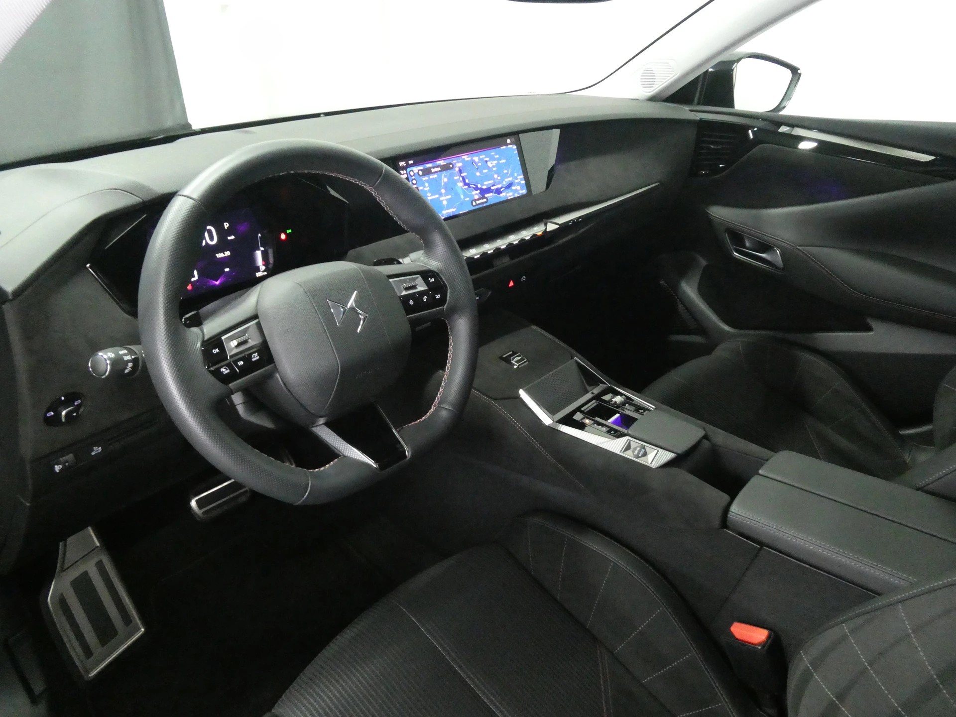 DS AUTOMOBILES DS 4 1.5 Blue HDi Performance Line+ EAT8 - Digital Cockpit - Navi/CarPlay - Leder/Alcantara - Distanzregler - Kamera - 130 PS-image-8