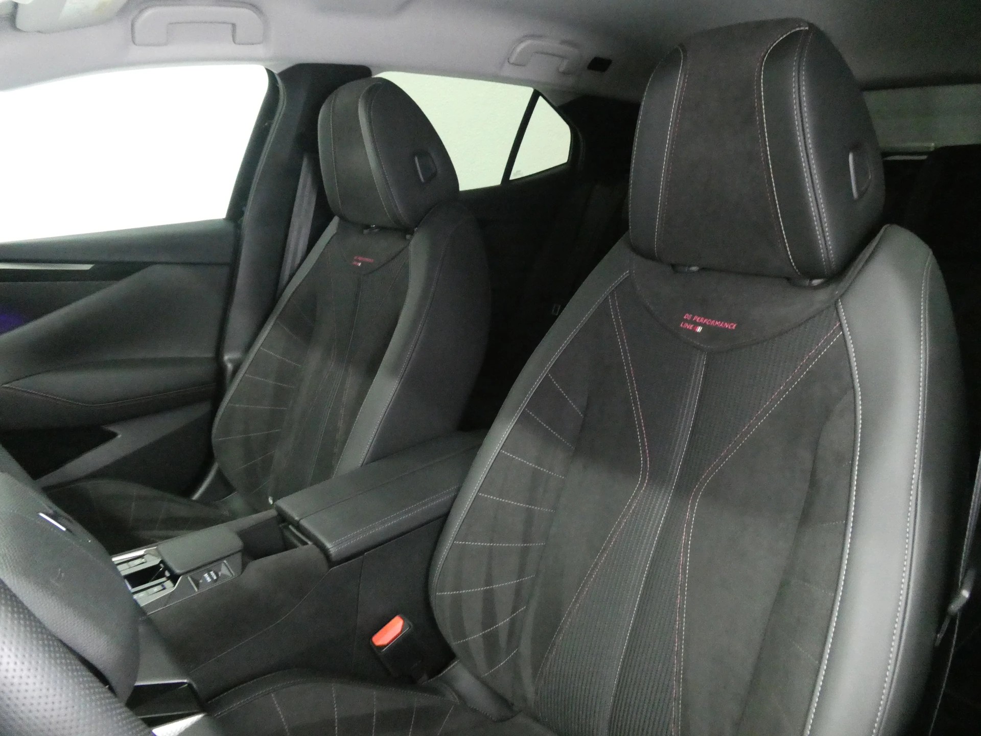 DS AUTOMOBILES DS 4 1.5 Blue HDi Performance Line+ EAT8 - Digital Cockpit - Navi/CarPlay - Leder/Alcantara - Distanzregler - Kamera - 130 PS-image-9