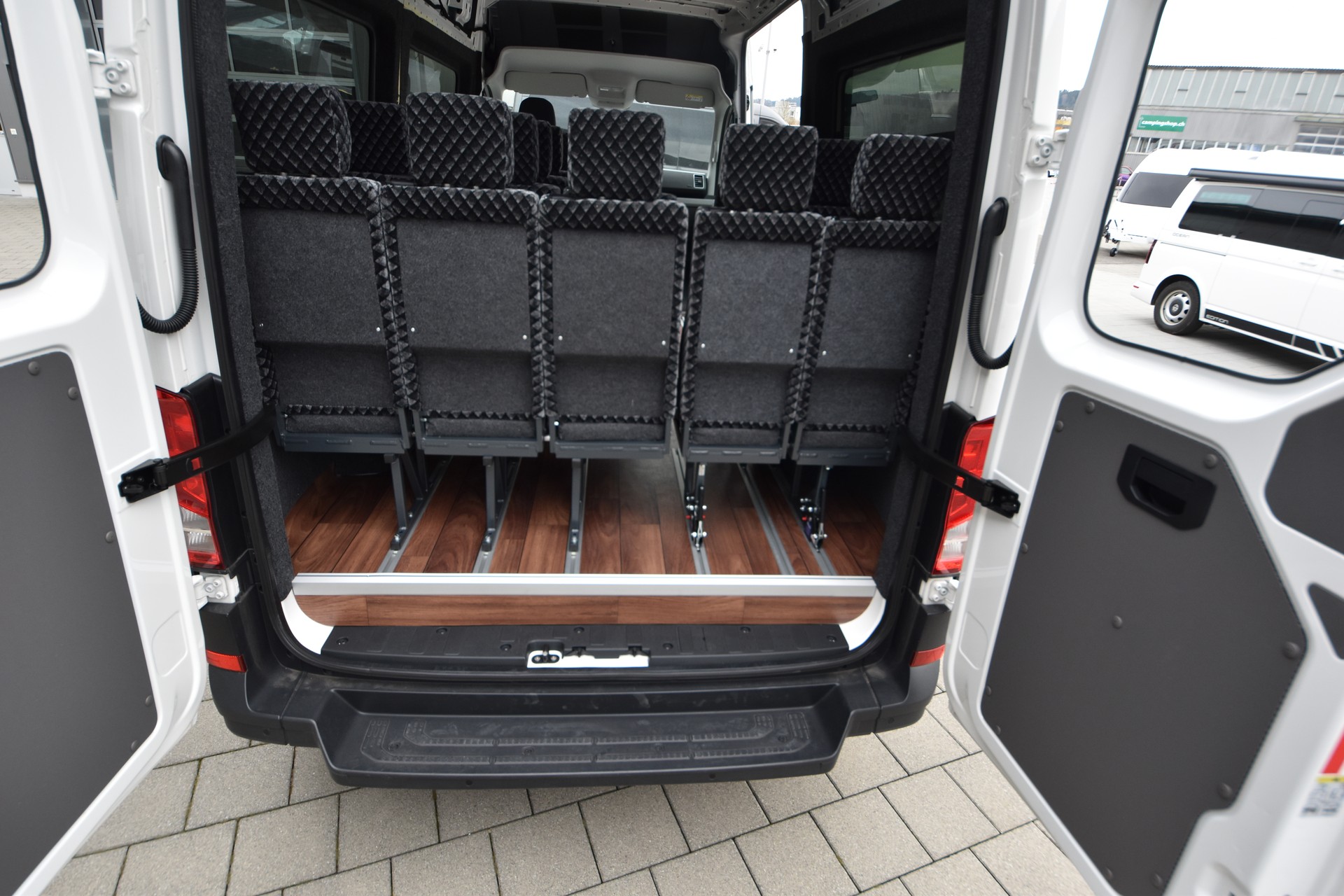 VW eCrafter Schulbus-image-5