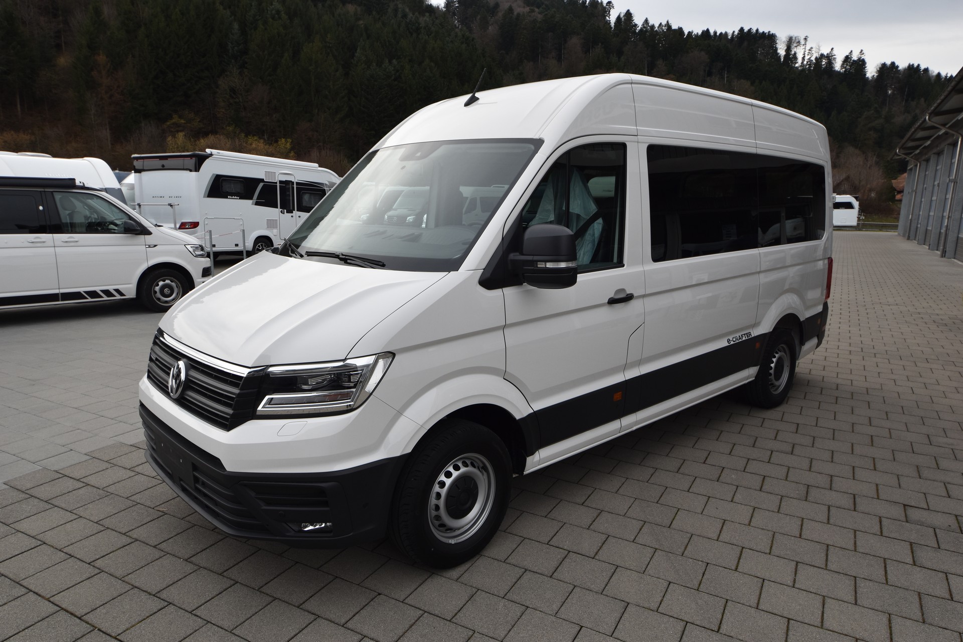 VW eCrafter Schulbus-image-2