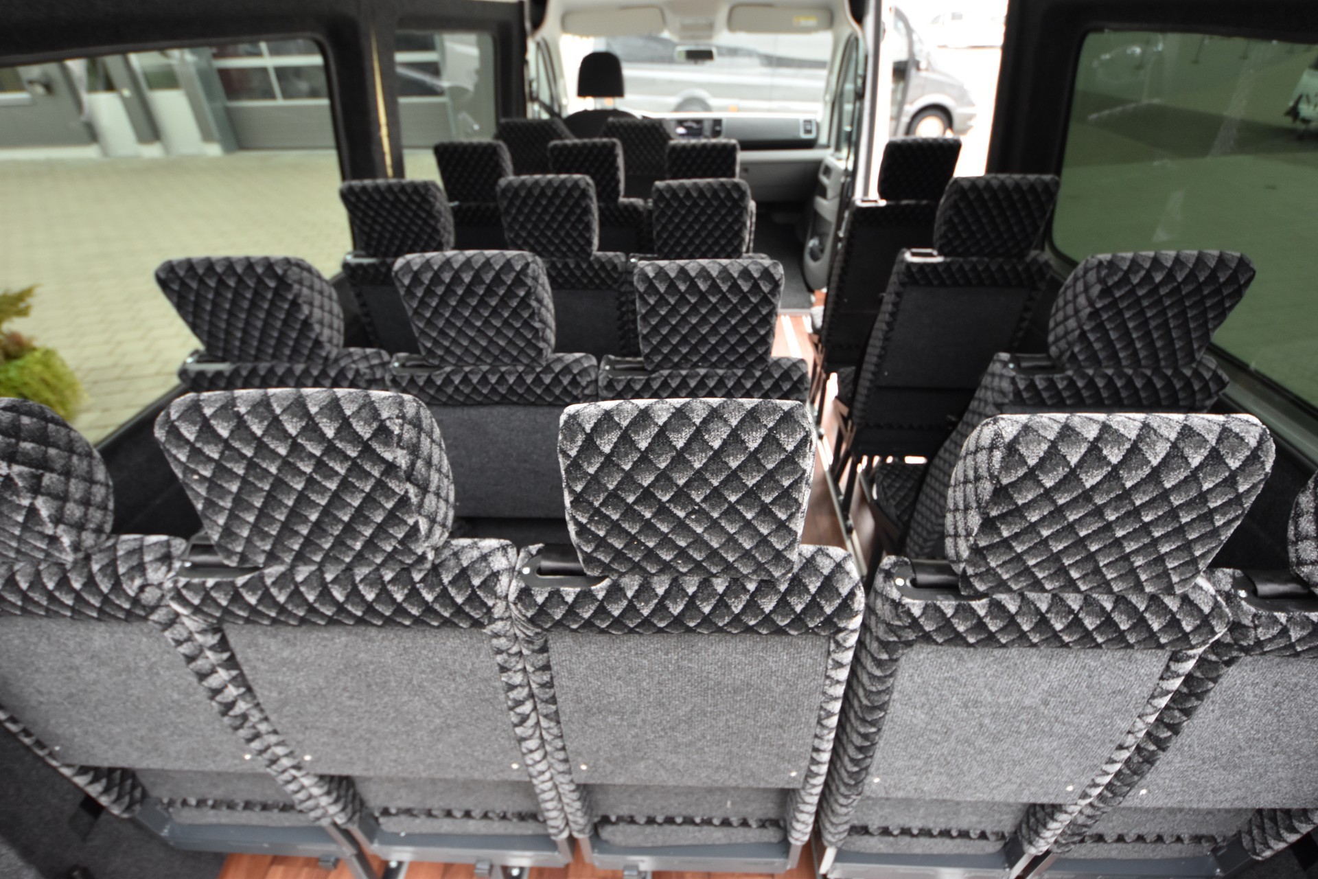 VW eCrafter Schulbus-image-6