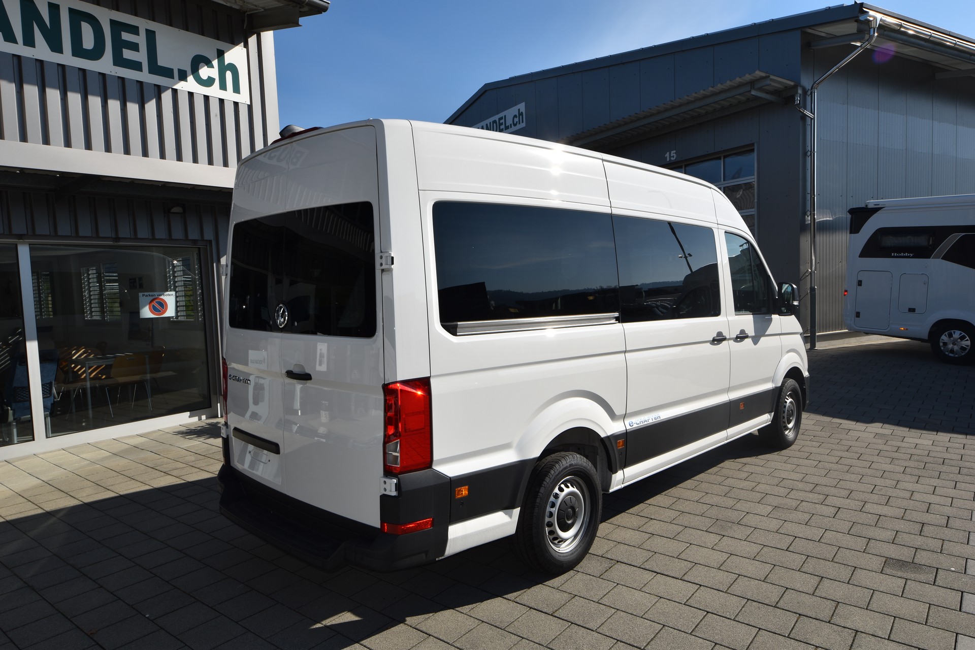 VW eCrafter Schulbus-image-1