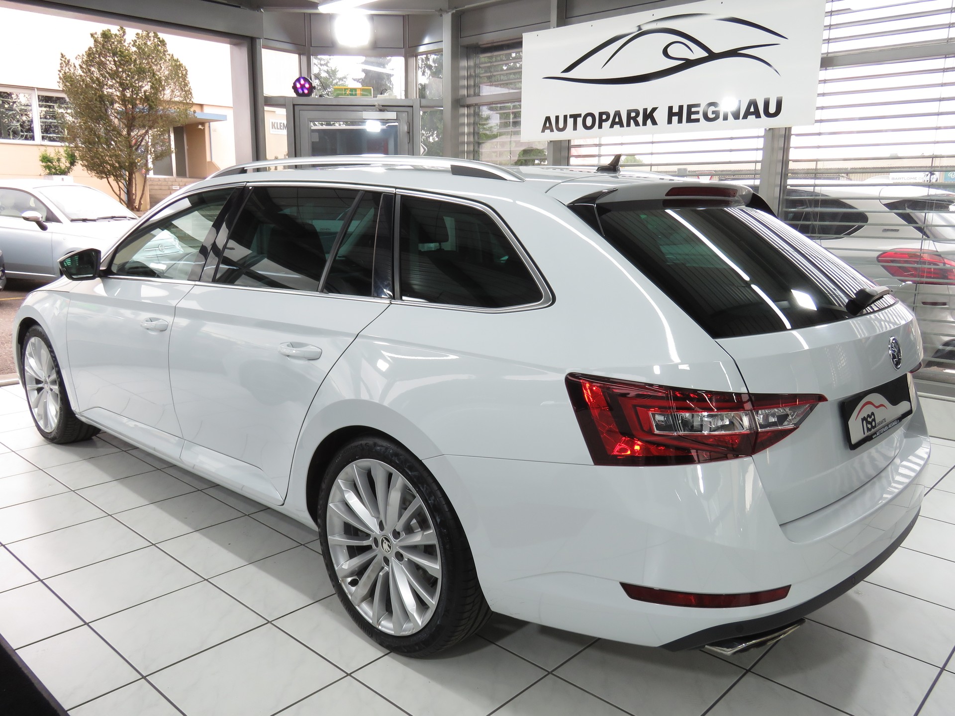 SKODA Superb Combi 2.0 TSI Style DSG 4x4 (Automat)-image-5