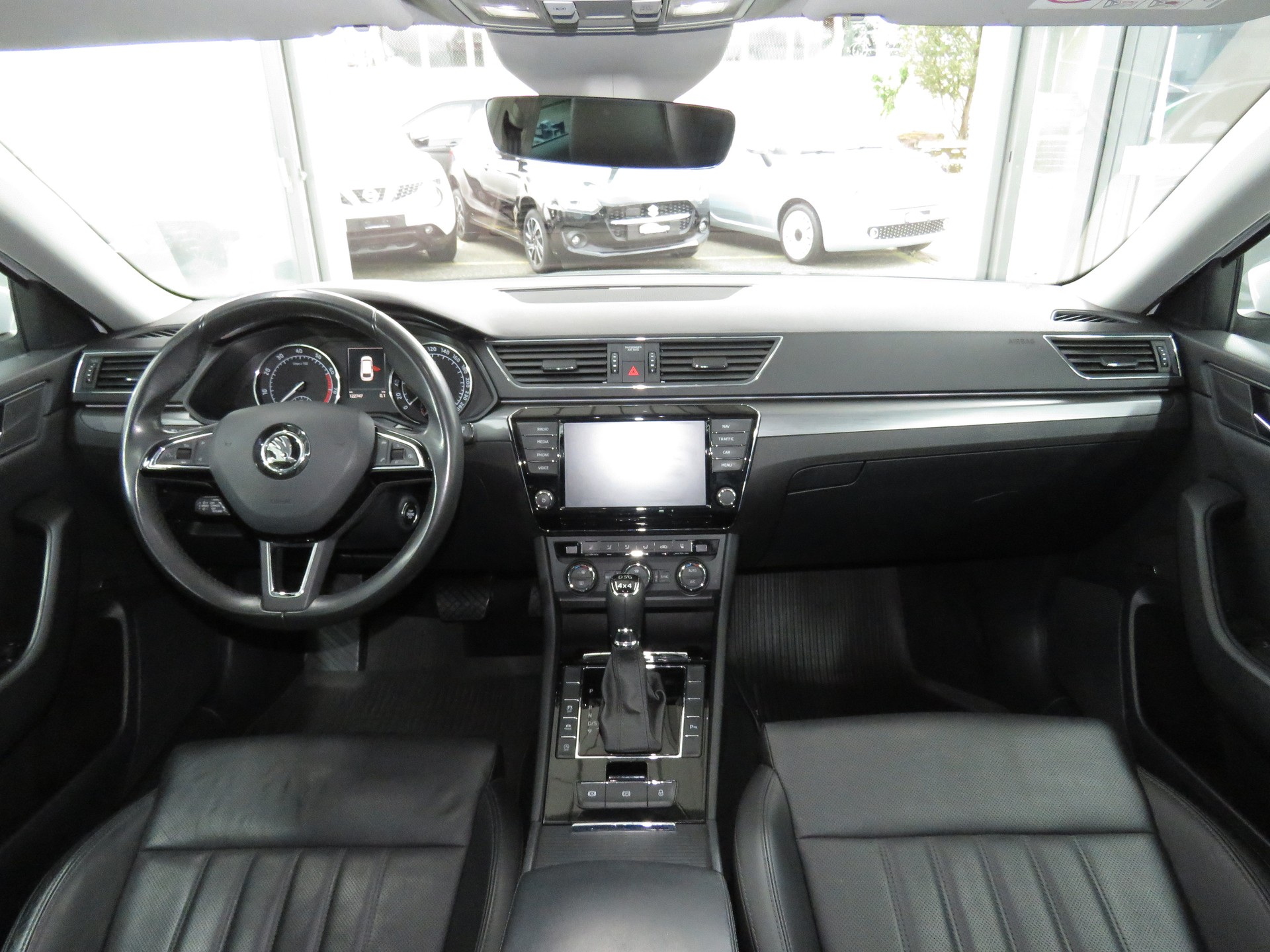 SKODA Superb Combi 2.0 TSI Style DSG 4x4 (Automat)-image-15