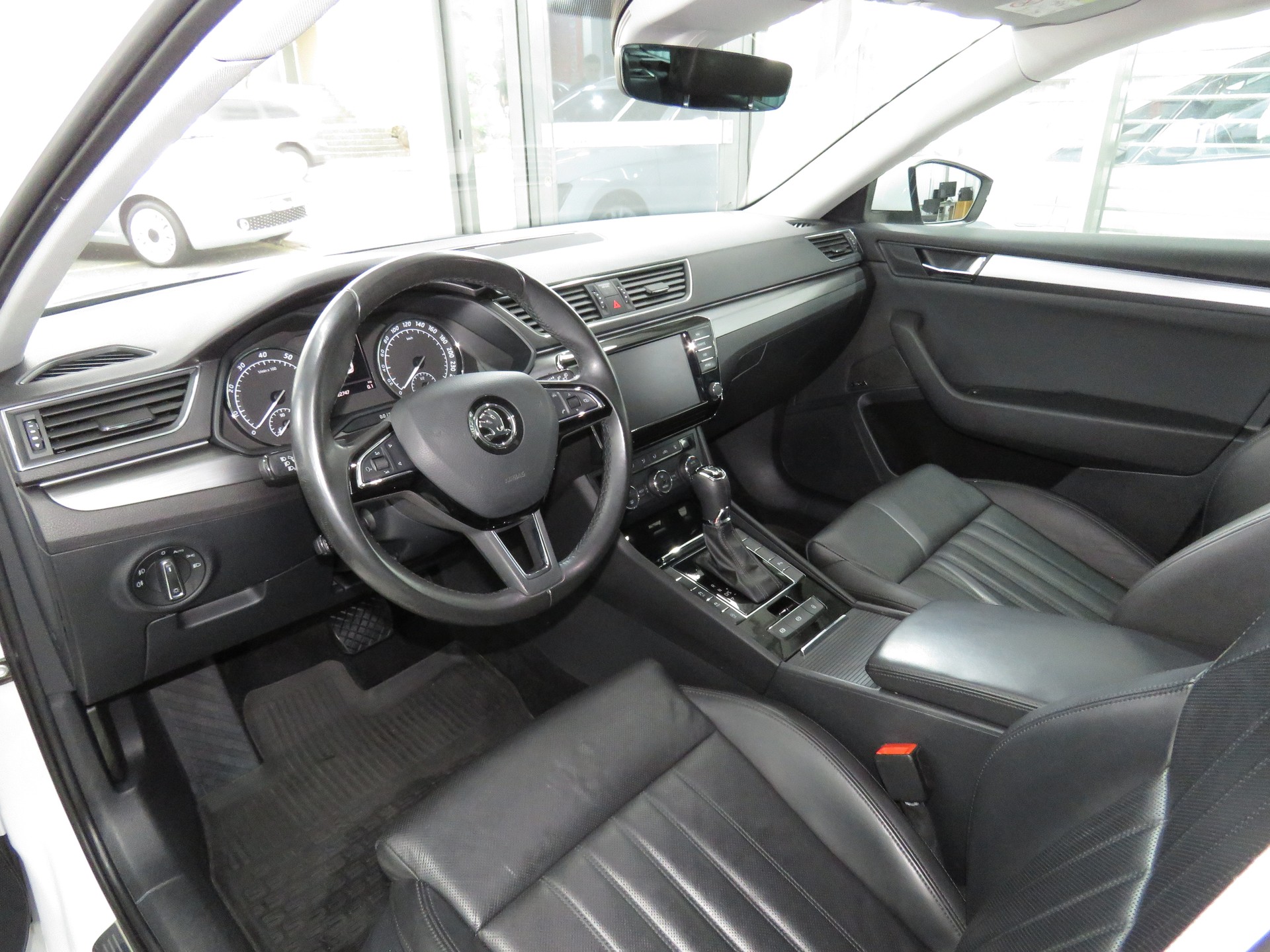 SKODA Superb Combi 2.0 TSI Style DSG 4x4 (Automat)-image-6