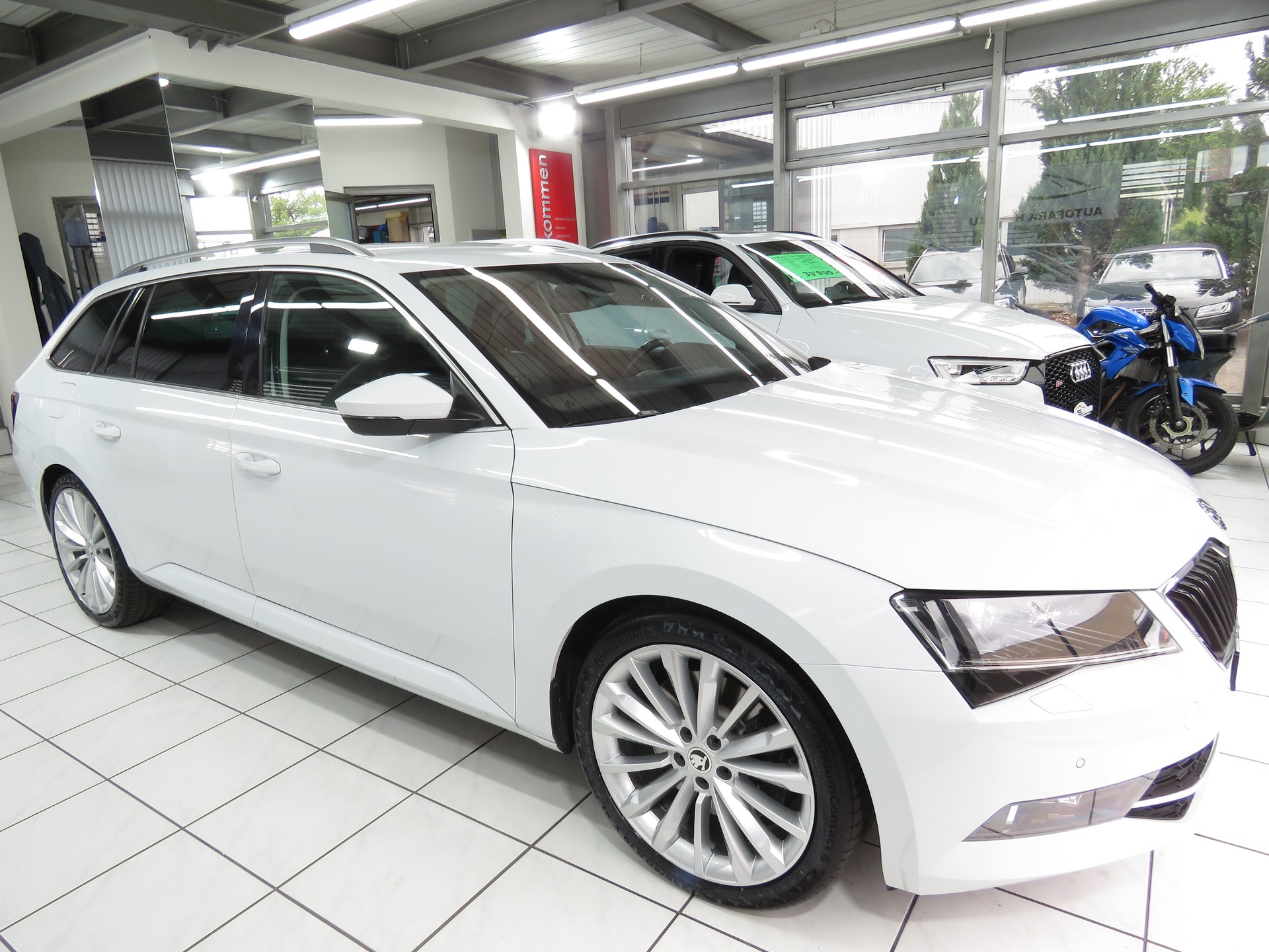 SKODA Superb Combi 2.0 TSI Style DSG 4x4 (Automat)-image-2