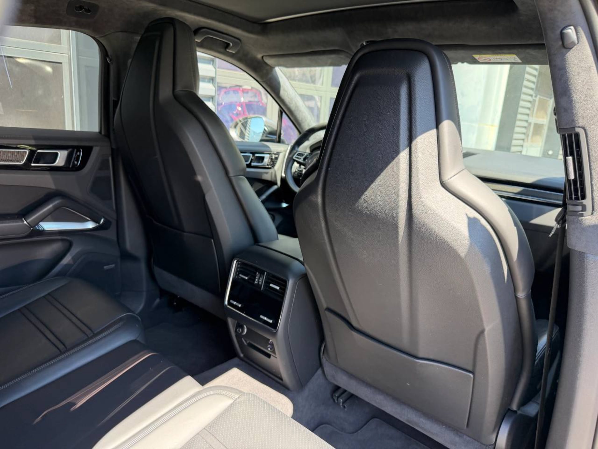 PORSCHE Cayenne Turbo S E-Hybrid Coupè-image-27