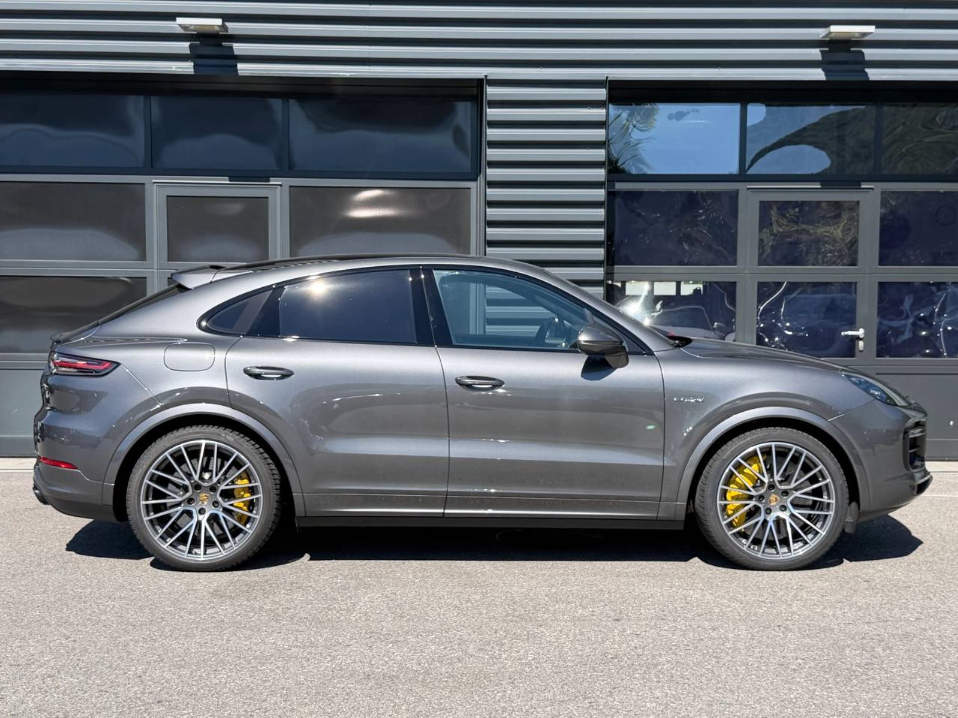 PORSCHE Cayenne Turbo S E-Hybrid Coupè-image-7