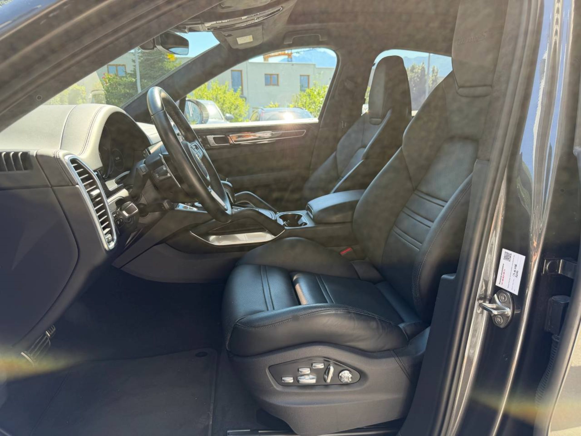 PORSCHE Cayenne Turbo S E-Hybrid Coupè-image-4