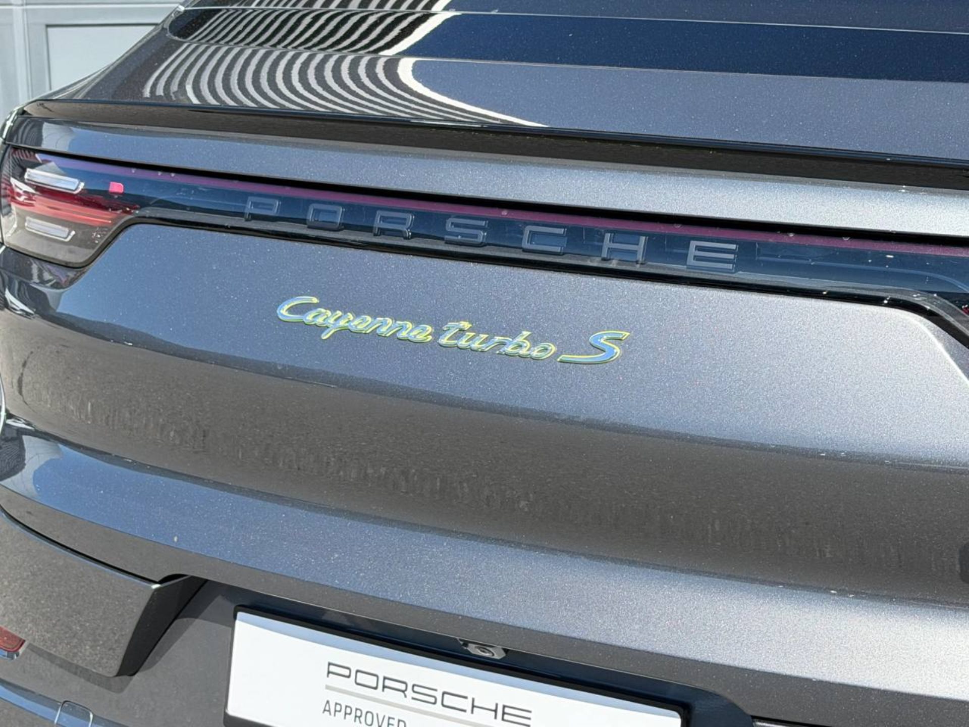 PORSCHE Cayenne Turbo S E-Hybrid Coupè-image-11