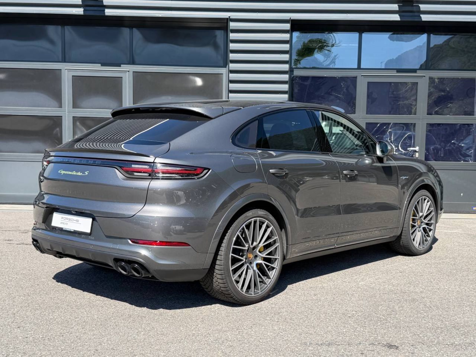 PORSCHE Cayenne Turbo S E-Hybrid Coupè-image-6