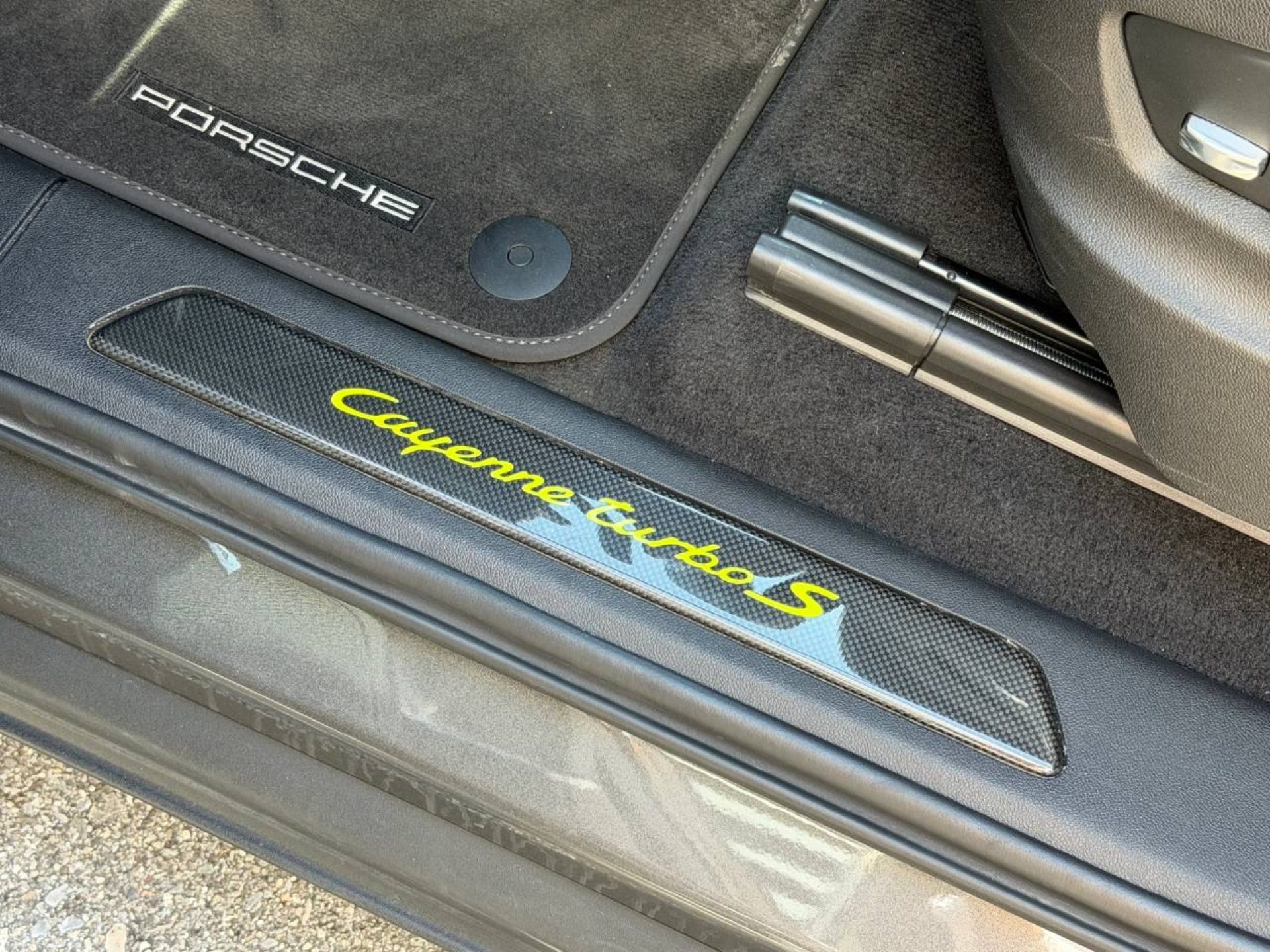 PORSCHE Cayenne Turbo S E-Hybrid Coupè-image-21