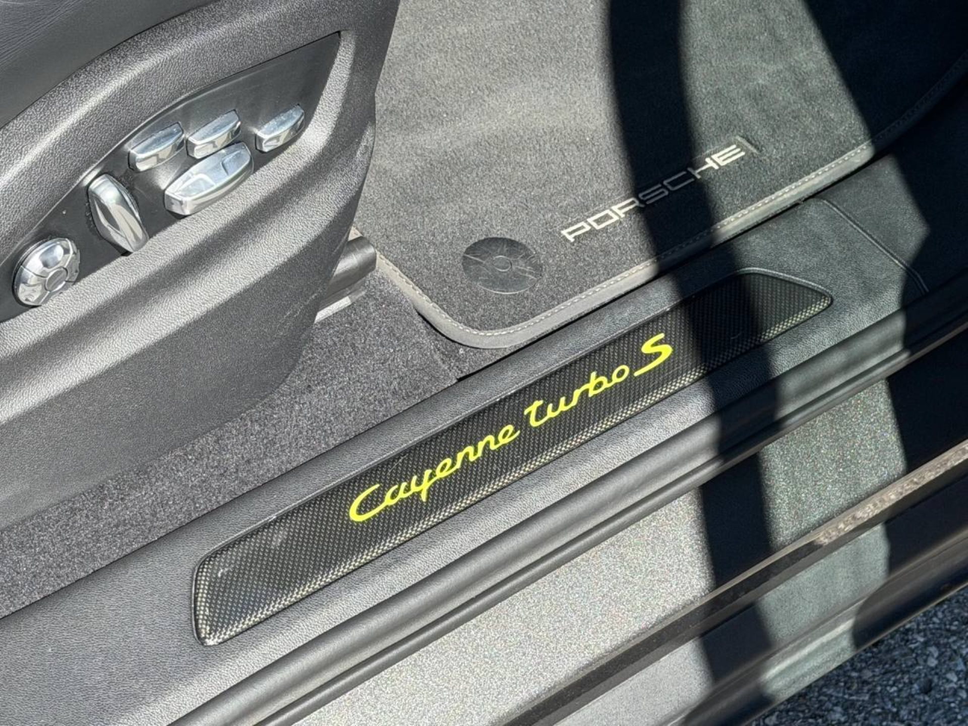 PORSCHE Cayenne Turbo S E-Hybrid Coupè-image-25