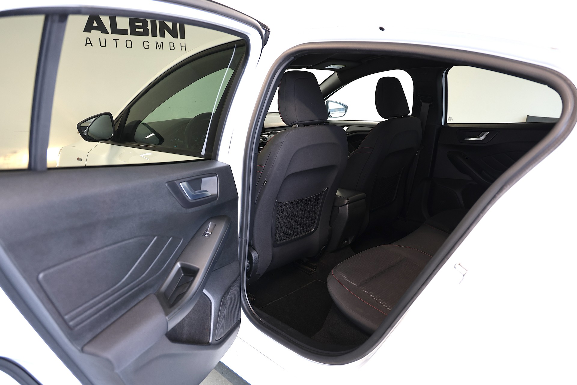 FORD Focus 1.0 SCTi ST Line-image-15