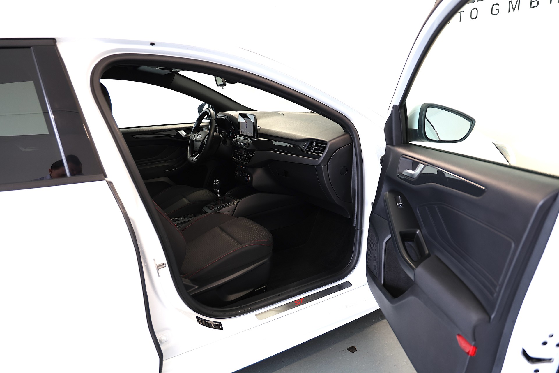 FORD Focus 1.0 SCTi ST Line-image-12