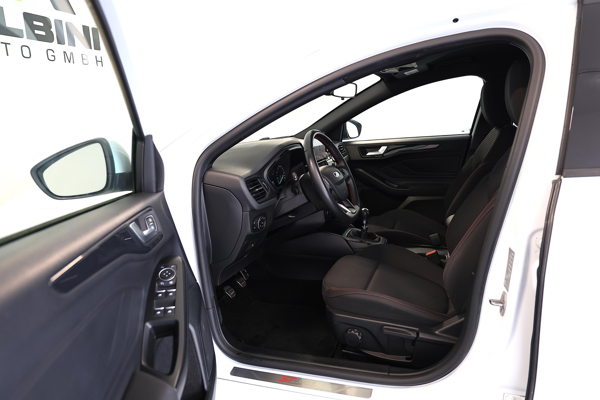 FORD Focus 1.0 SCTi ST Line-image-6
