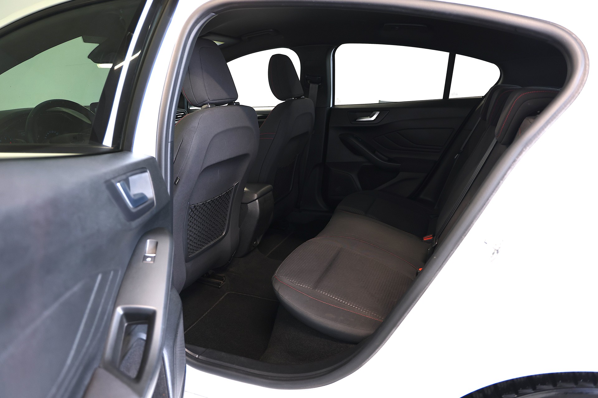 FORD Focus 1.0 SCTi ST Line-image-16