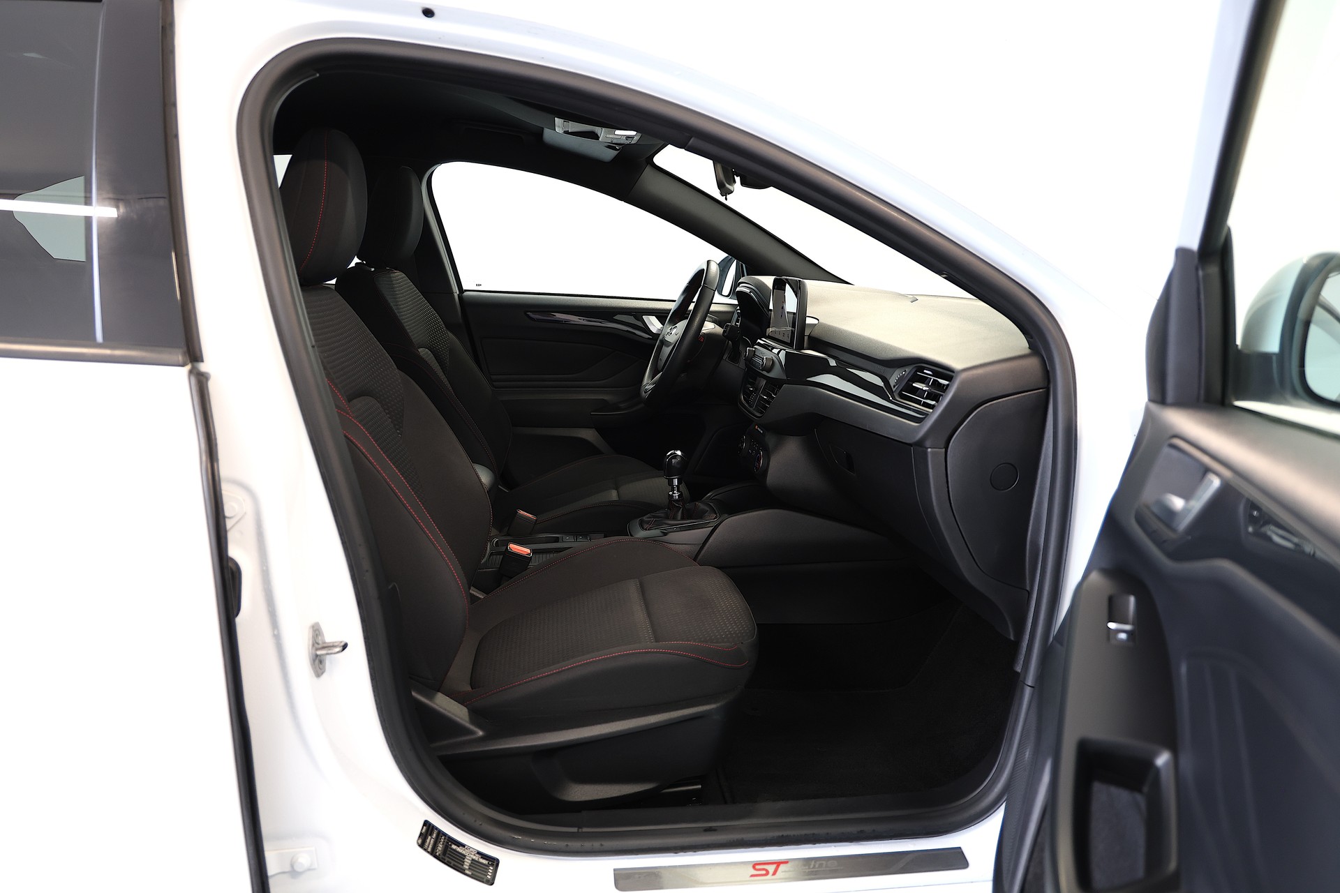 FORD Focus 1.0 SCTi ST Line-image-13
