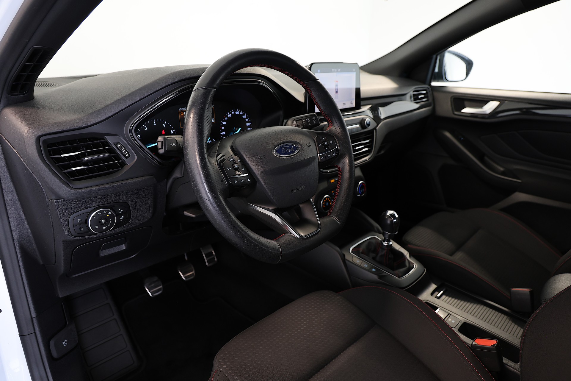 FORD Focus 1.0 SCTi ST Line-image-8