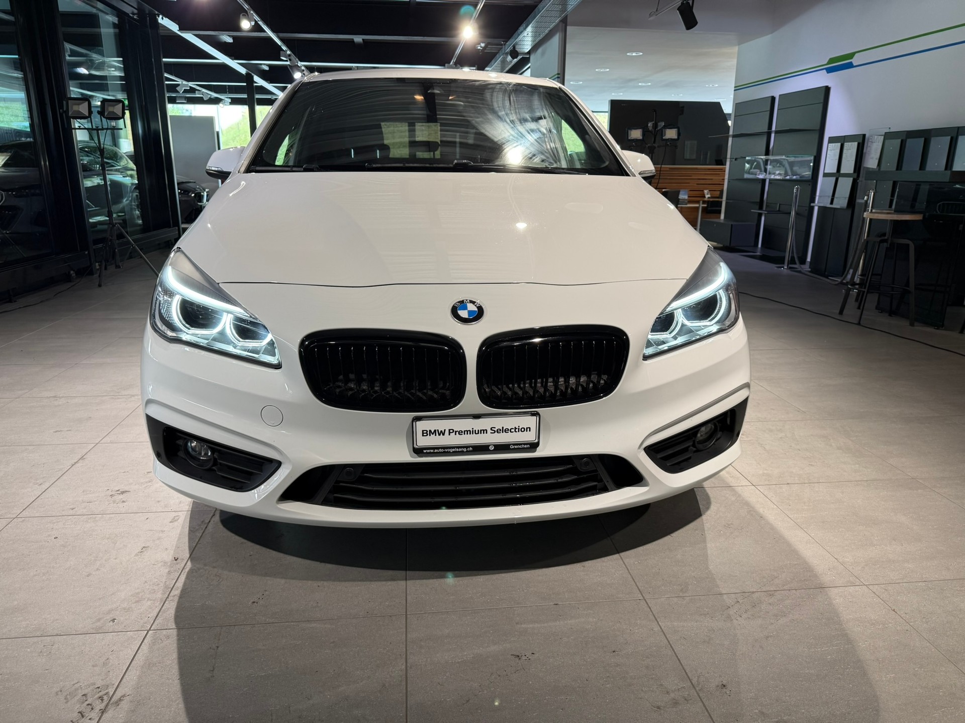 BMW 218d Active Tourer Steptronic-image-1