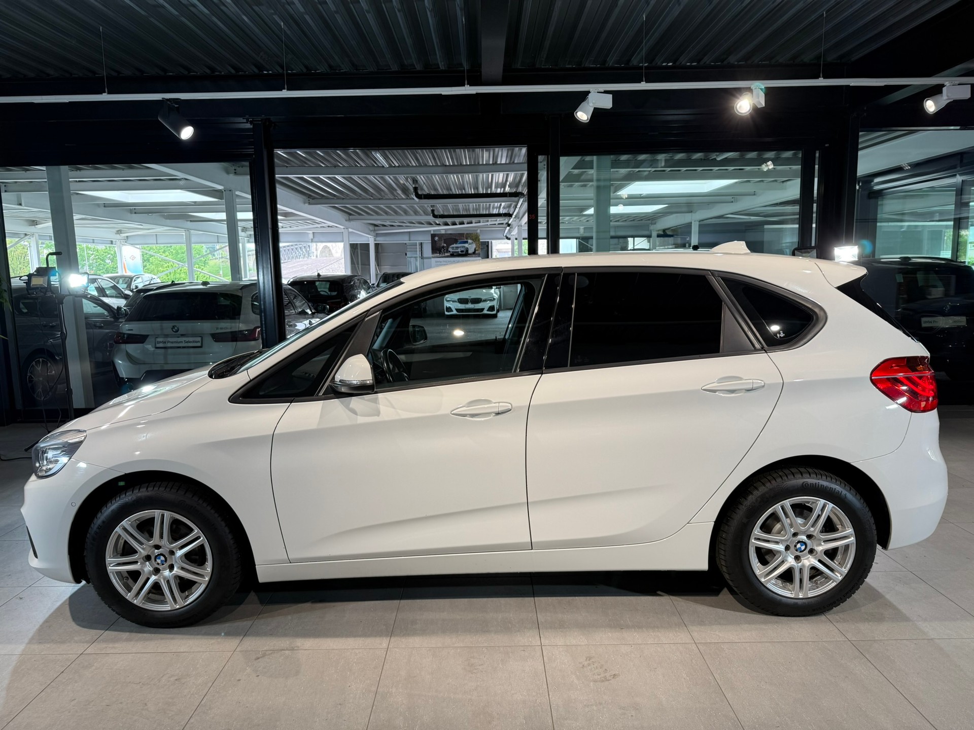 BMW 218d Active Tourer Steptronic-image-2