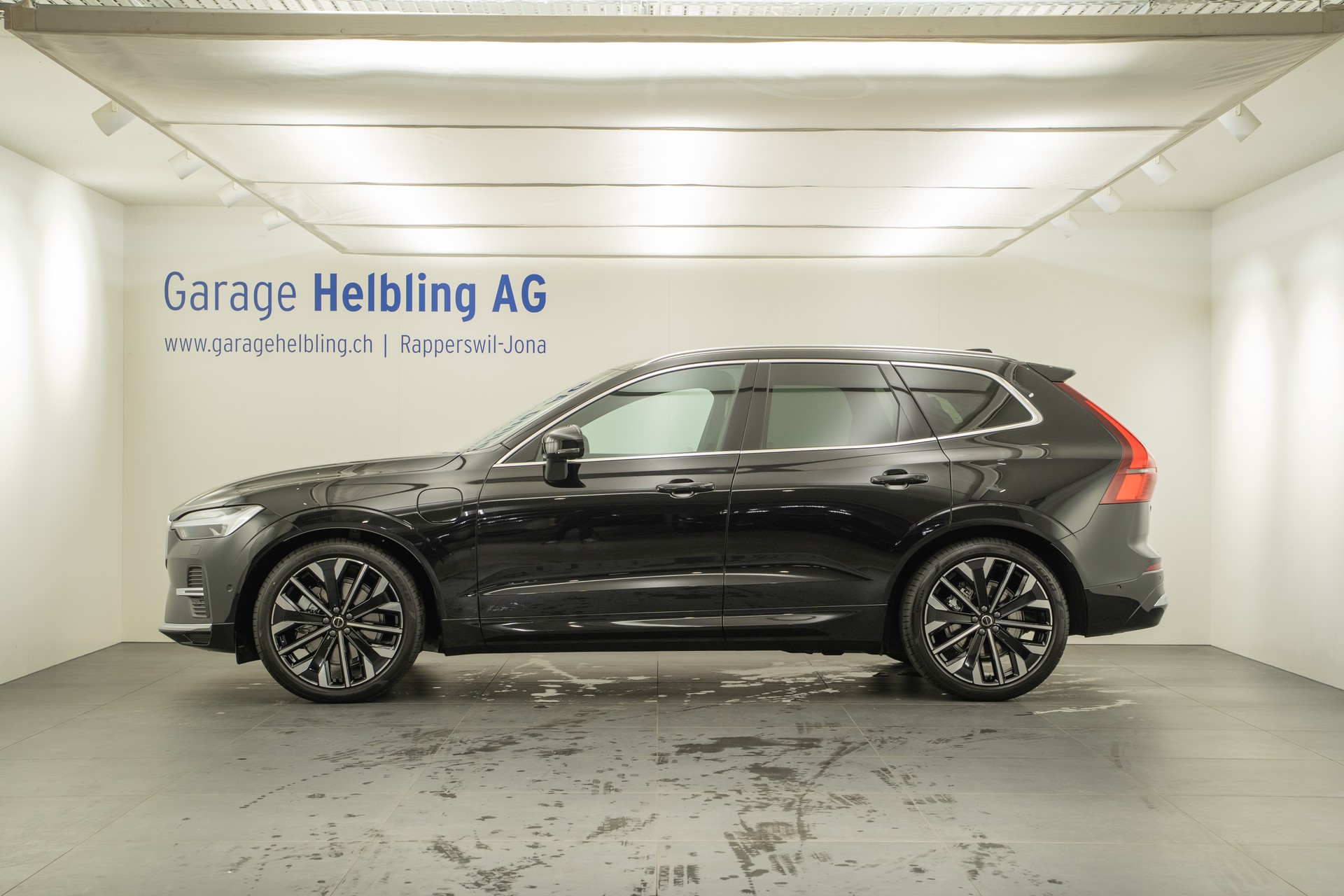 VOLVO XC60 2.0 T8 TE Ultra Bright eAWD-showroom-element-2