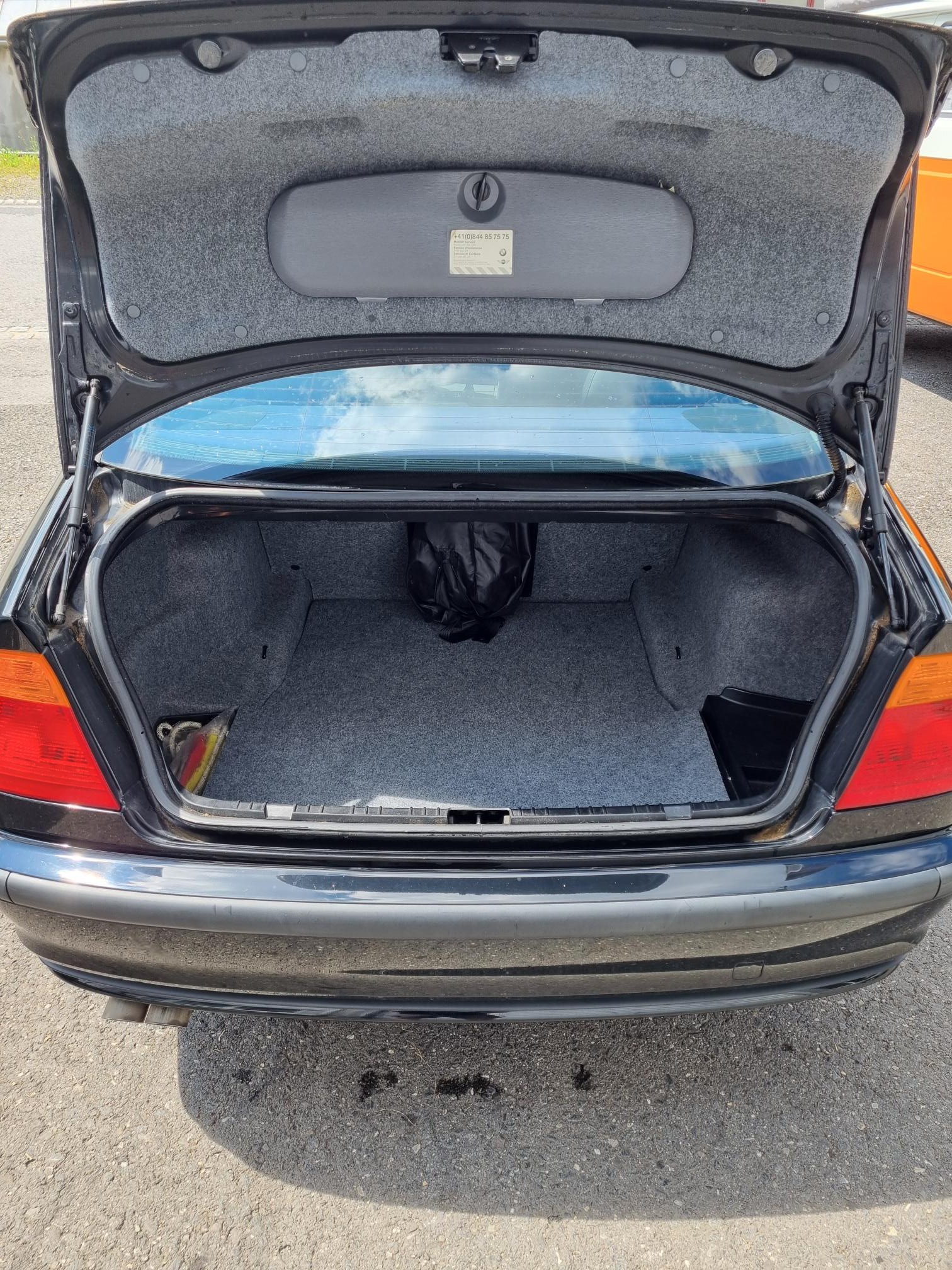 BMW 328 i Limousine-image-7