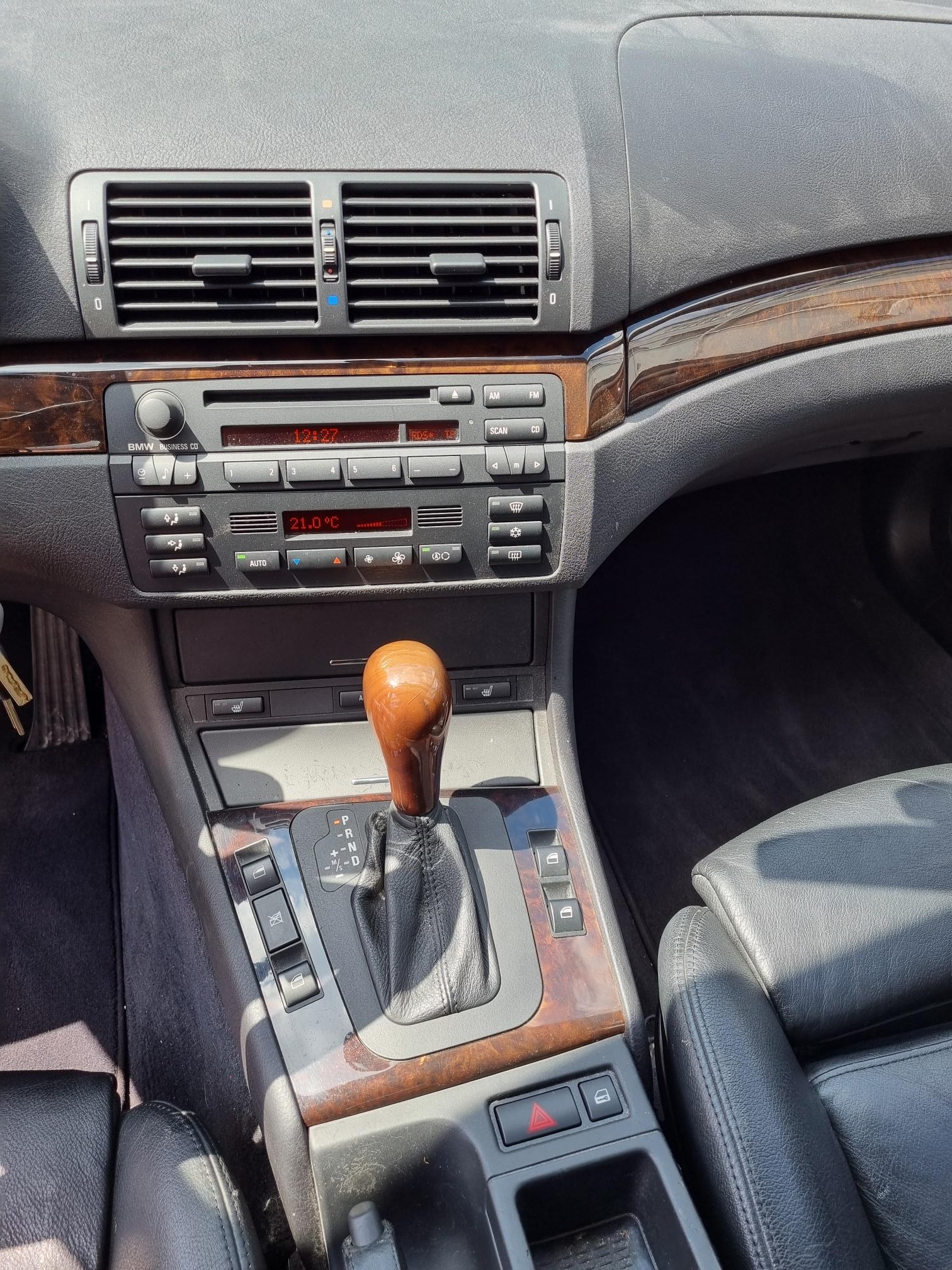 BMW 328 i Limousine-image-5