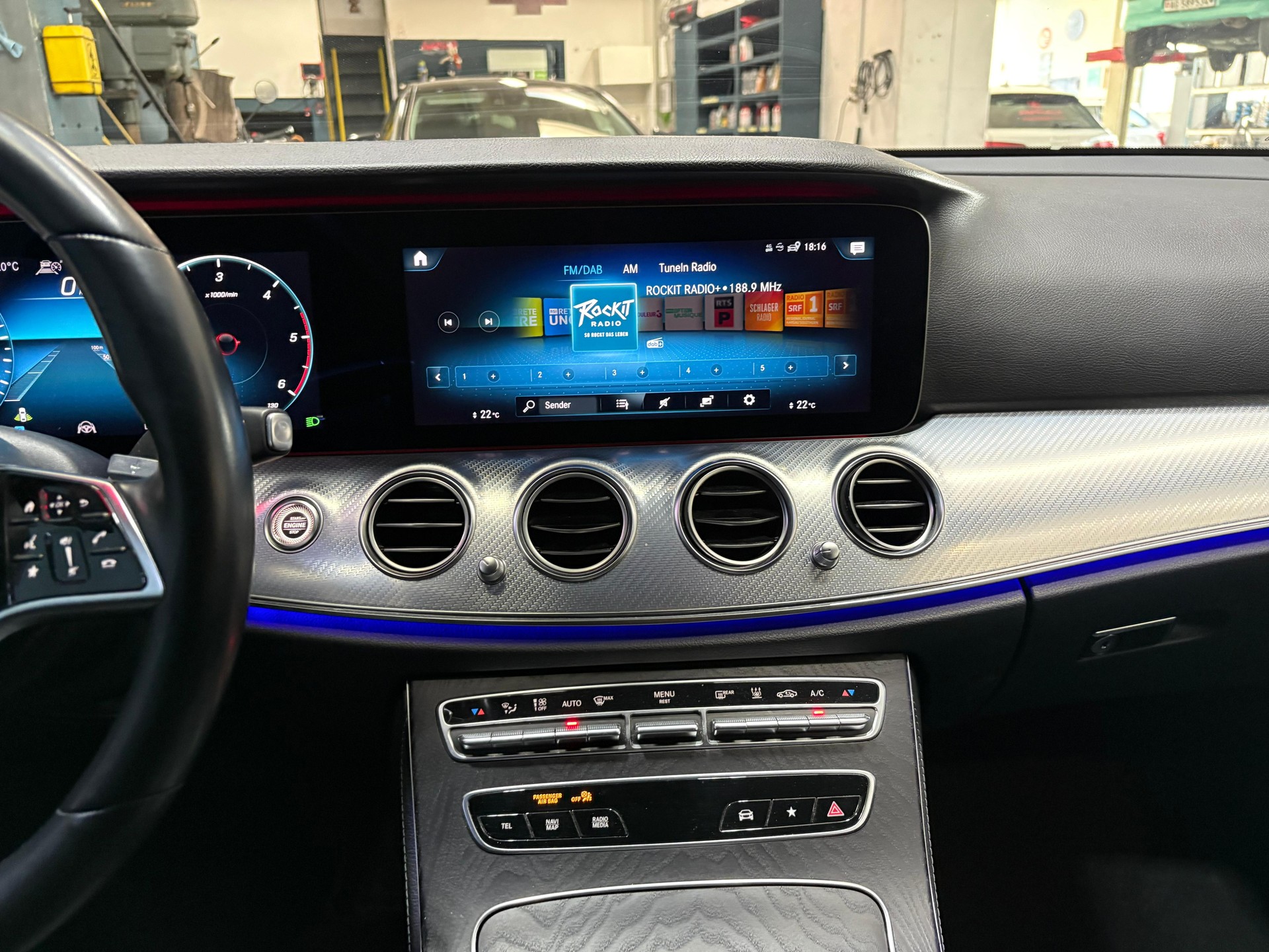 MERCEDES-BENZ E 220 d T 4Matic Avantgarde 9G-Tronic-image-12