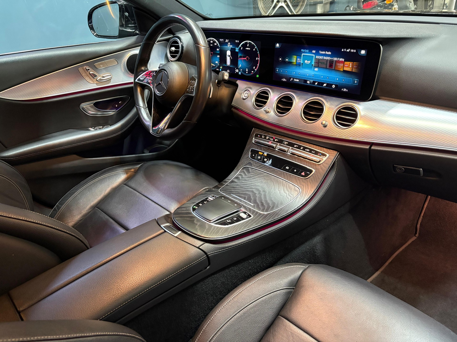 MERCEDES-BENZ E 220 d T 4Matic Avantgarde 9G-Tronic-image-13