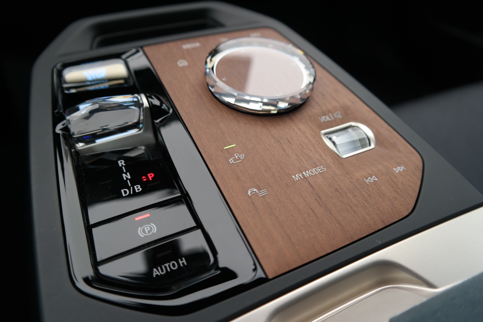 BMW iX xDrive50-image-7