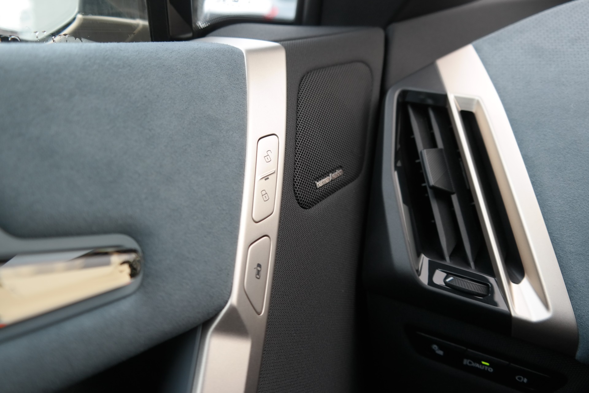 BMW iX xDrive50-image-10