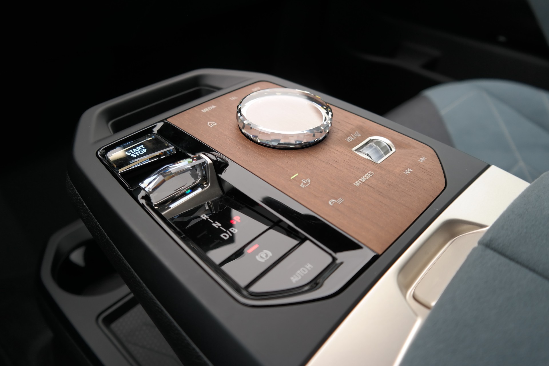 BMW iX xDrive50-image-8