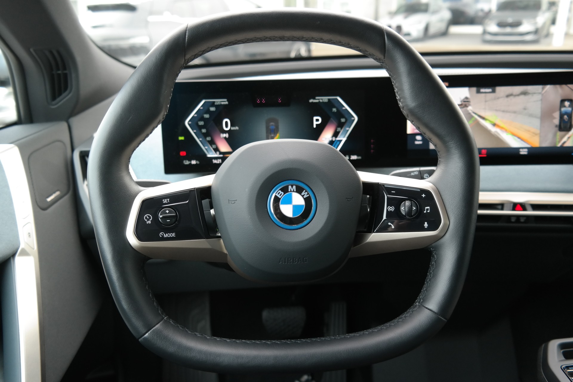 BMW iX xDrive50-image-6