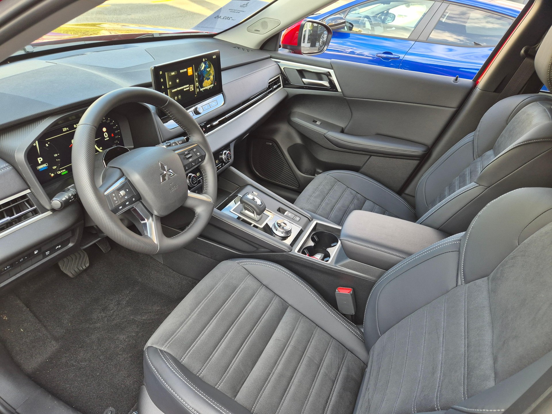 MITSUBISHI Outlander 2.4 PHEV Invite 4x4 MEGAAKTION-image-5