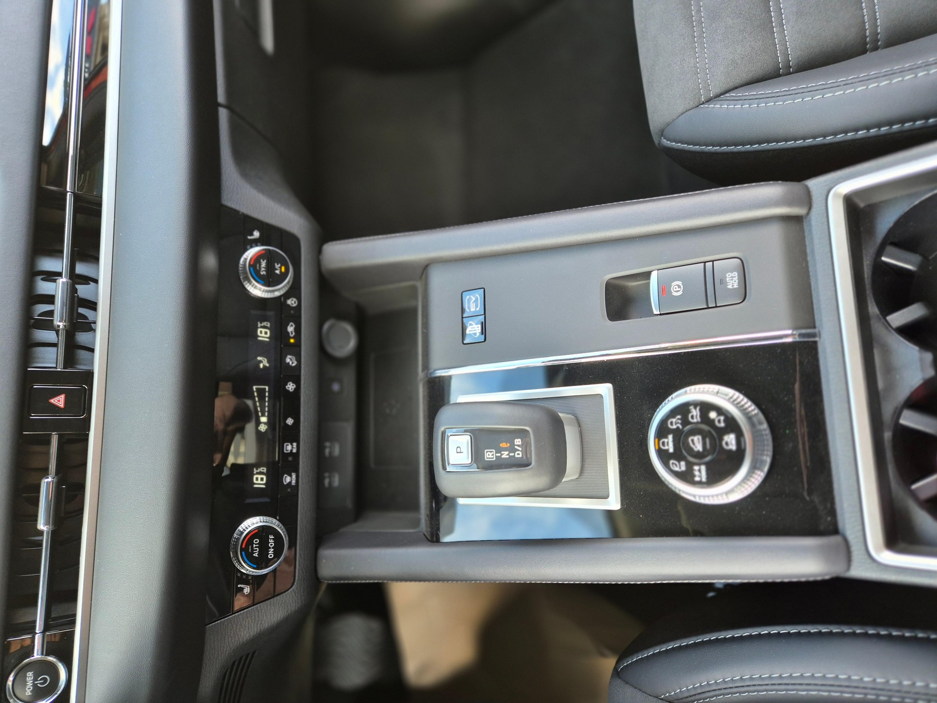 MITSUBISHI Outlander 2.4 PHEV Invite 4x4 MEGAAKTION-image-7