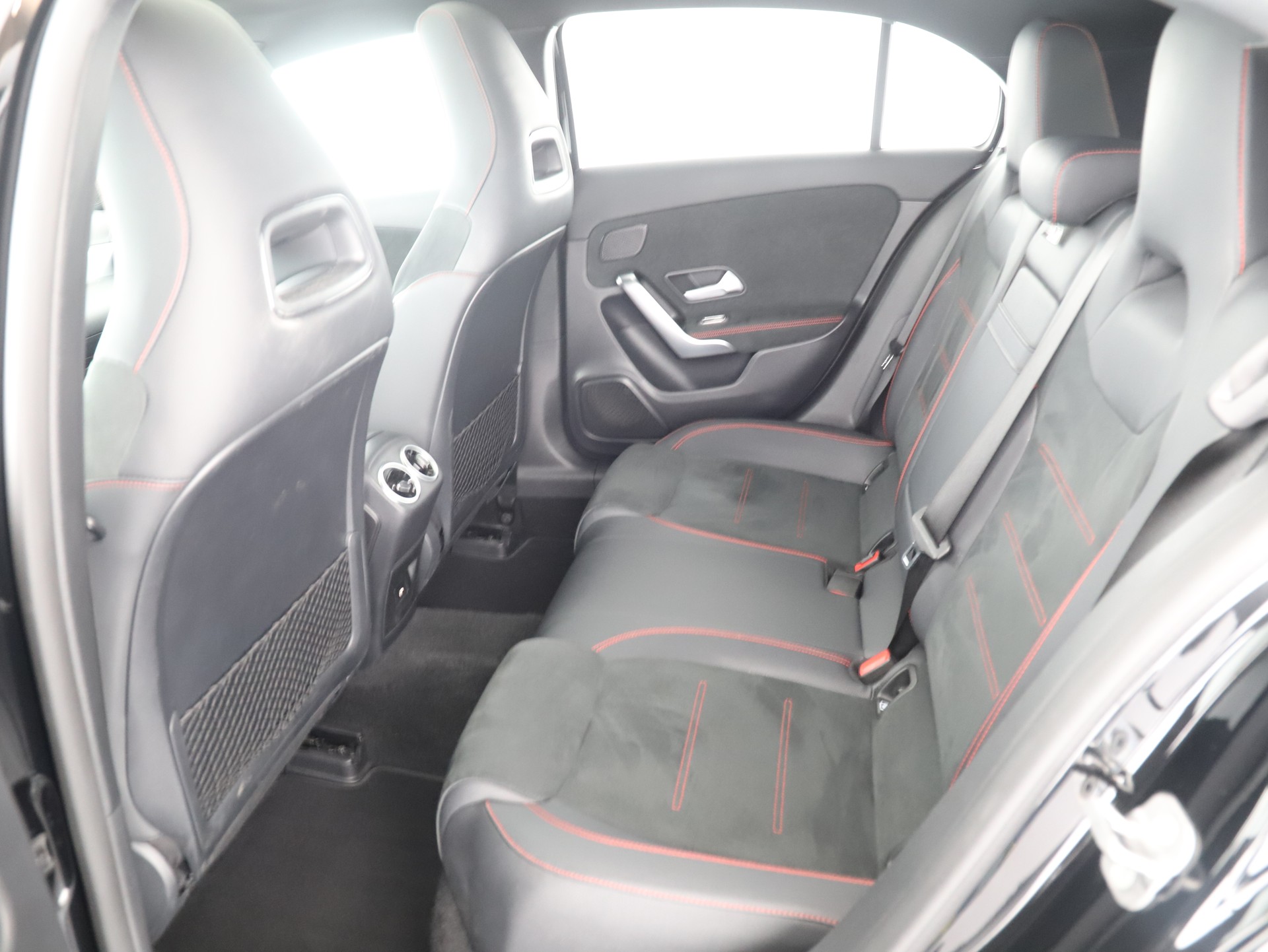 MERCEDES-BENZ A 220 4Matic 8G-DCT-image-12