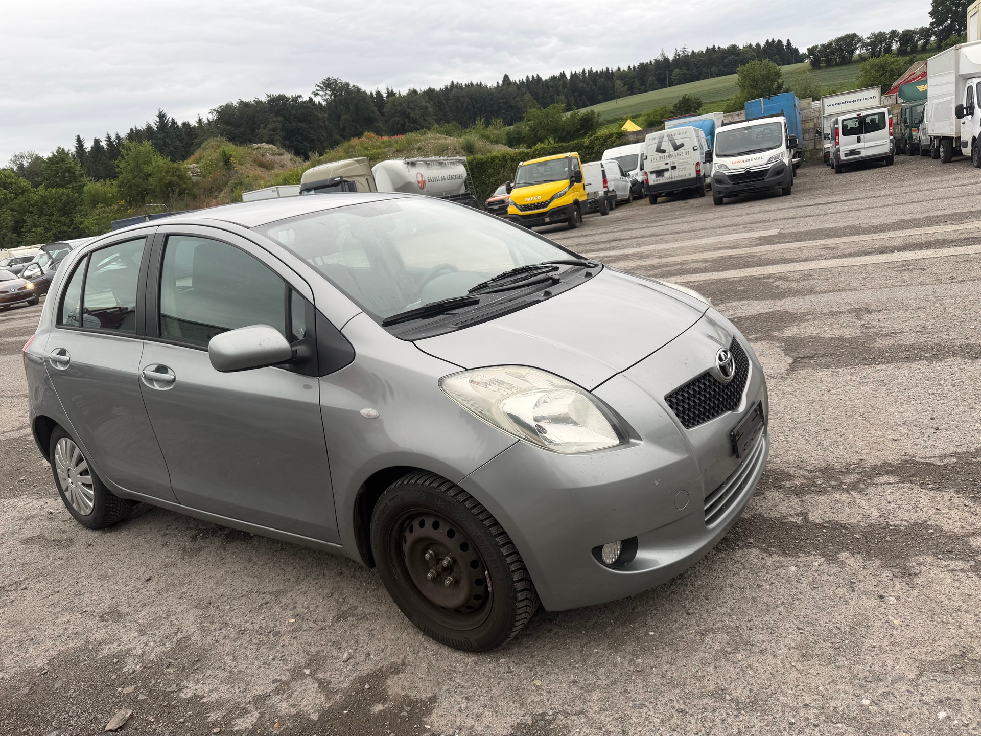 TOYOTA Yaris 1.3 Linea Sol-image-1
