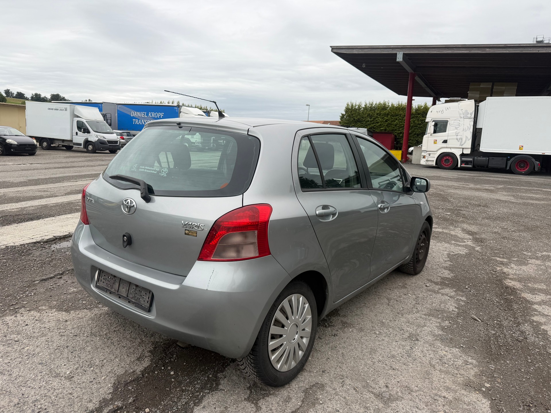 TOYOTA Yaris 1.3 Linea Sol-image-4