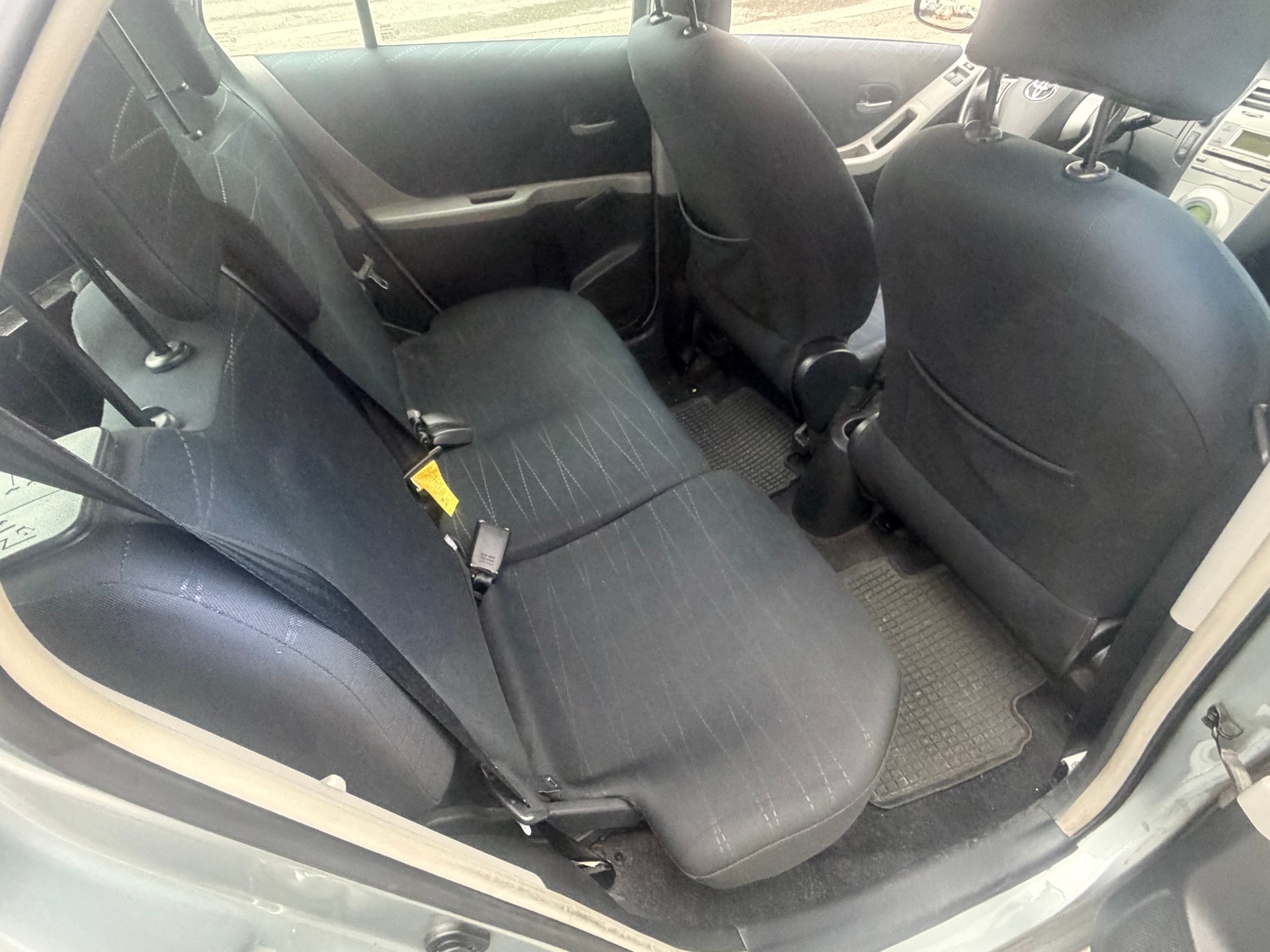 TOYOTA Yaris 1.3 Linea Sol-image-9
