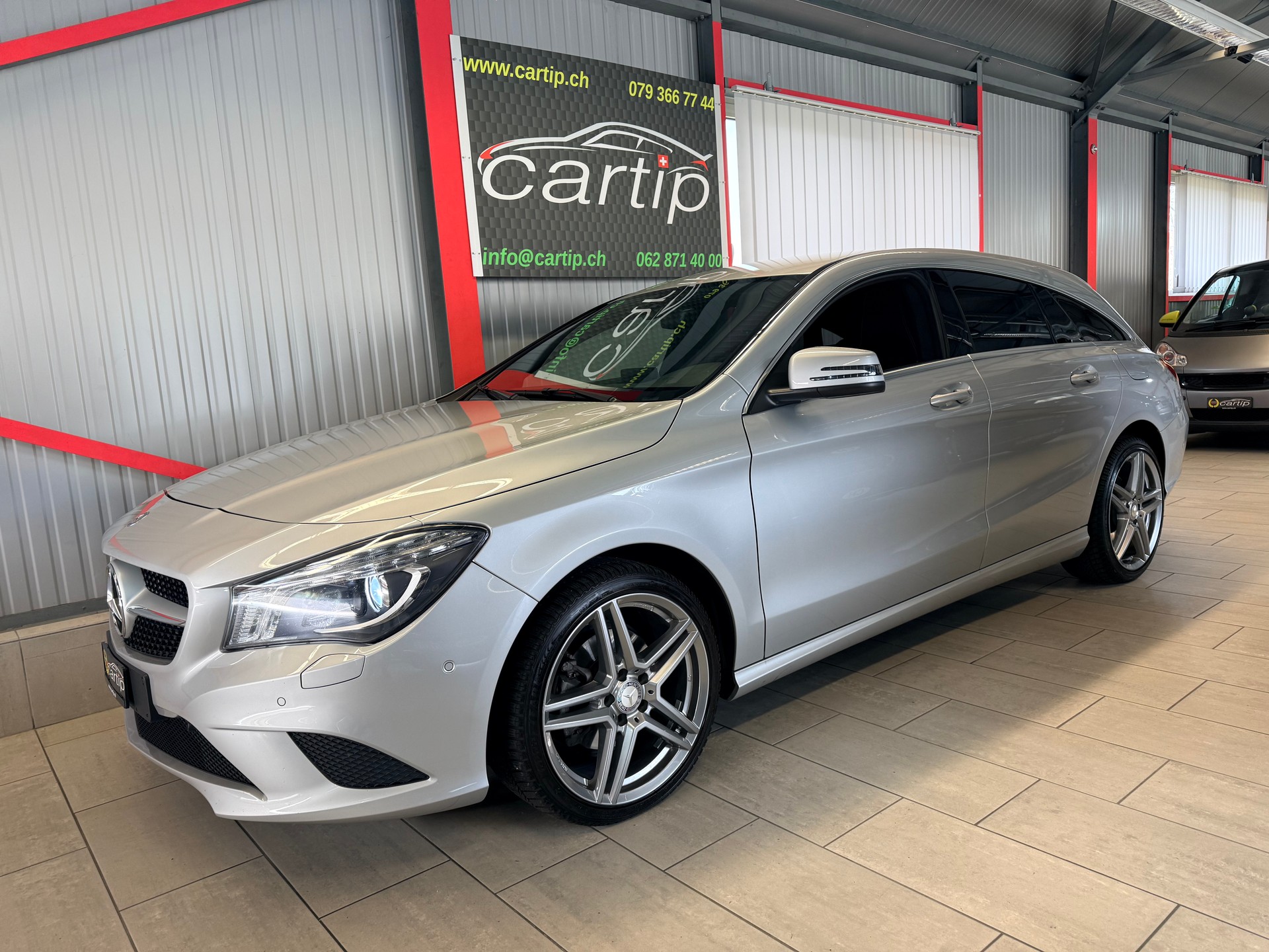 MERCEDES-BENZ CLA Shooting Brake 180 Urban 7G-DCT-image-0