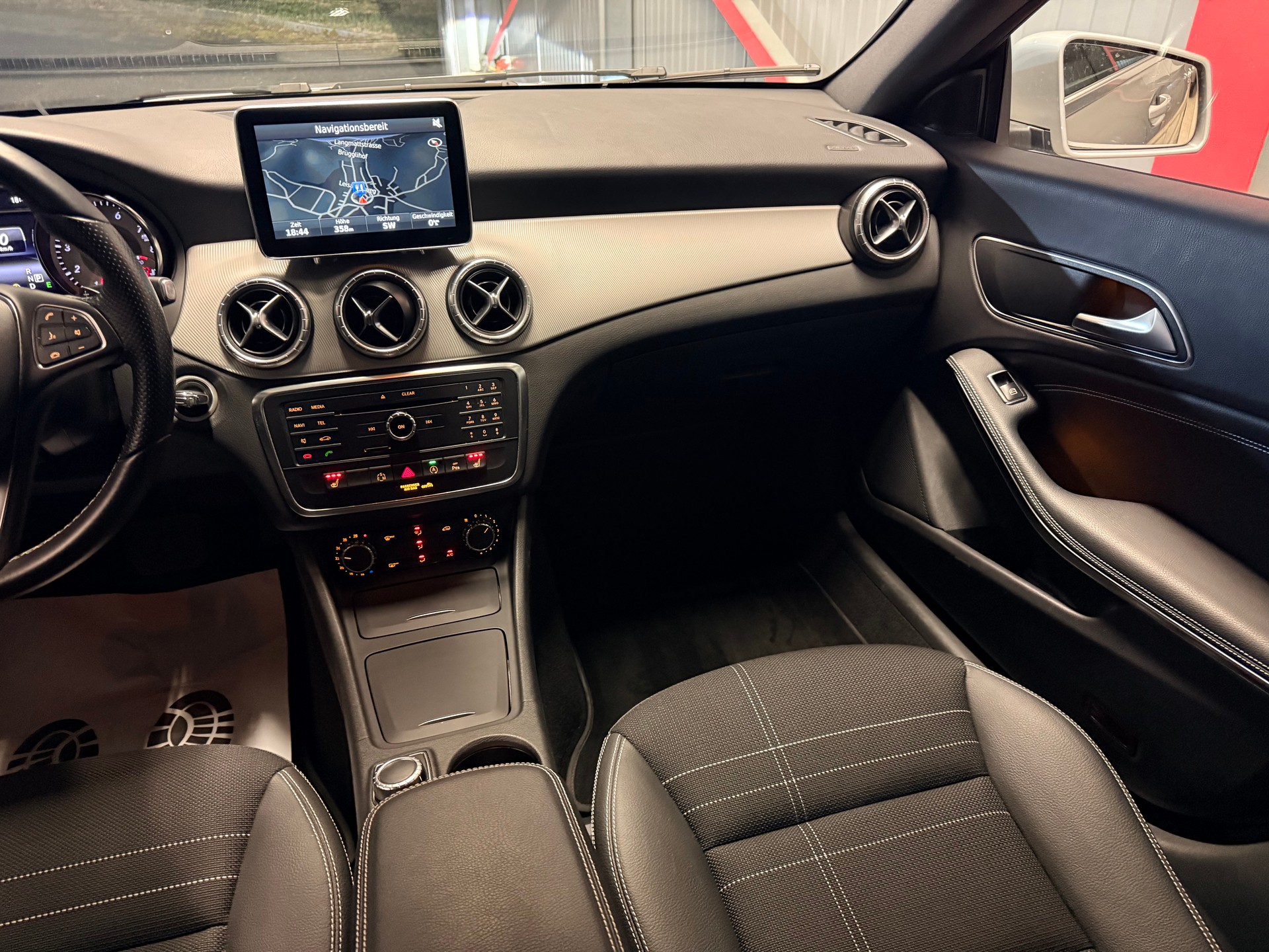 MERCEDES-BENZ CLA Shooting Brake 180 Urban 7G-DCT-image-11